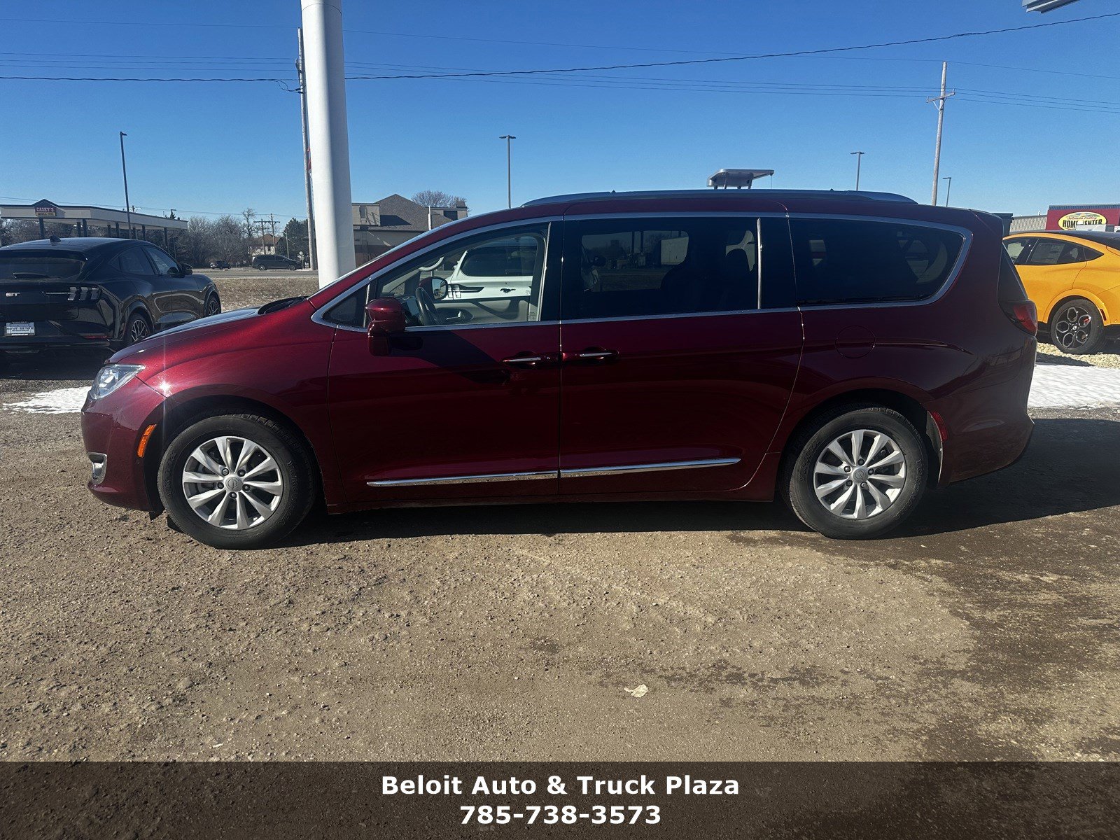 Used 2018 Chrysler Pacifica Touring L with VIN 2C4RC1BG6JR106202 for sale in Beloit, KS