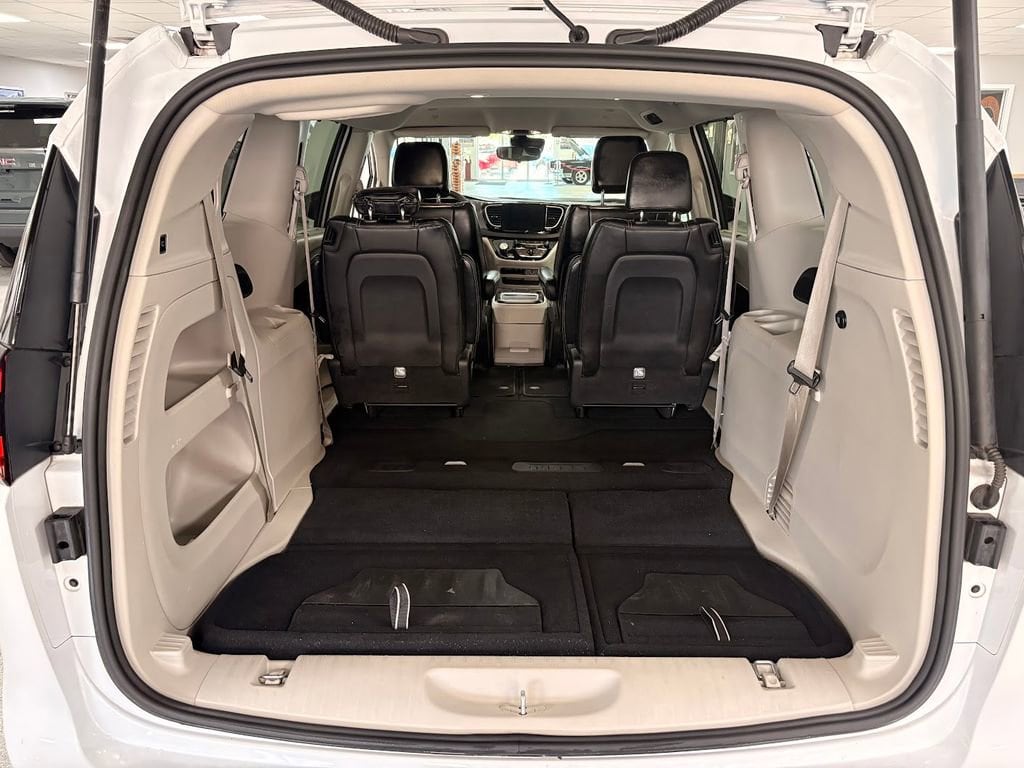 2024 Chrysler Pacifica Touring L - Photo 8