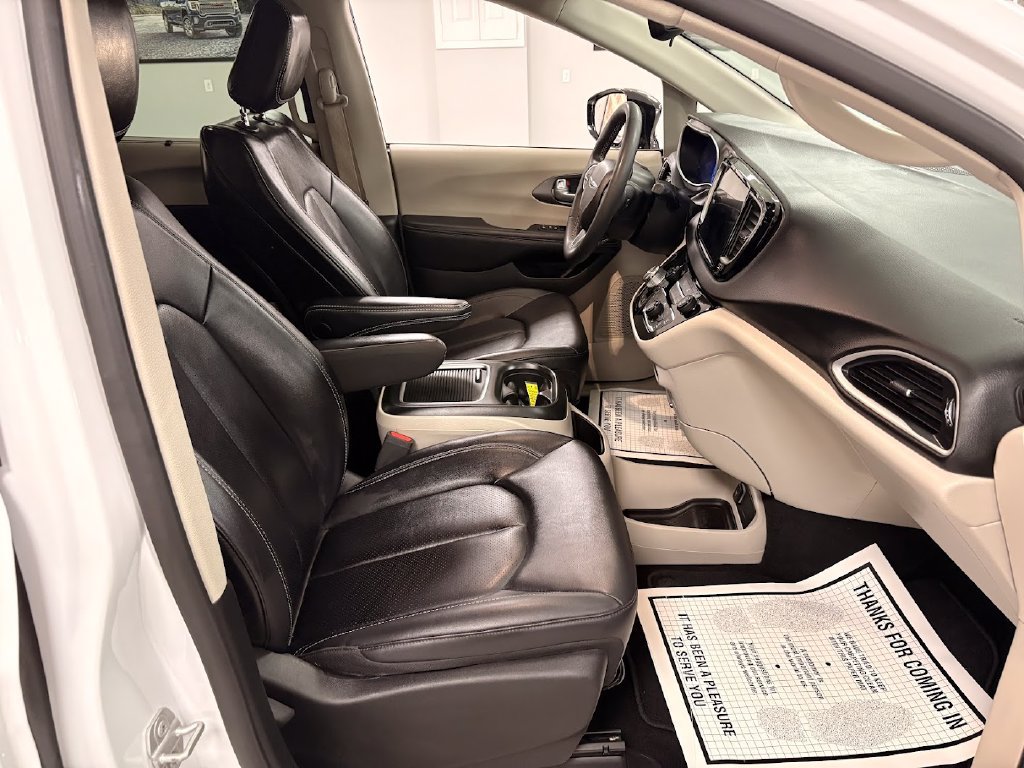 2024 Chrysler Pacifica Touring L - Photo 30