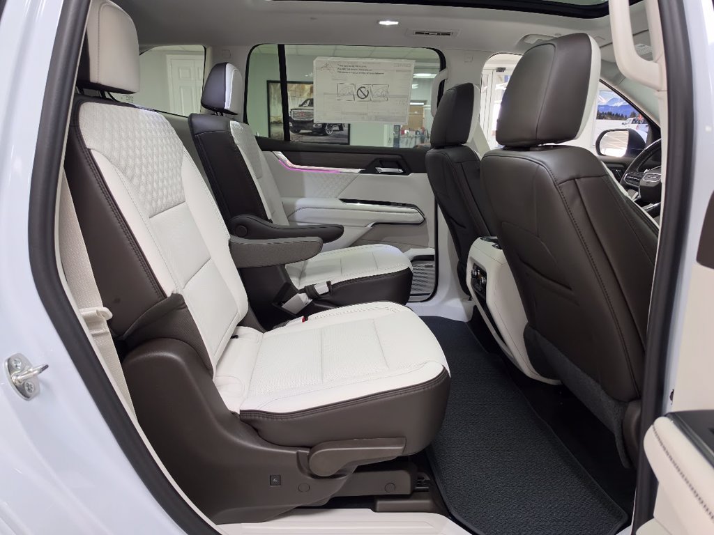 2027 GMC Acadia Denali - Photo 38