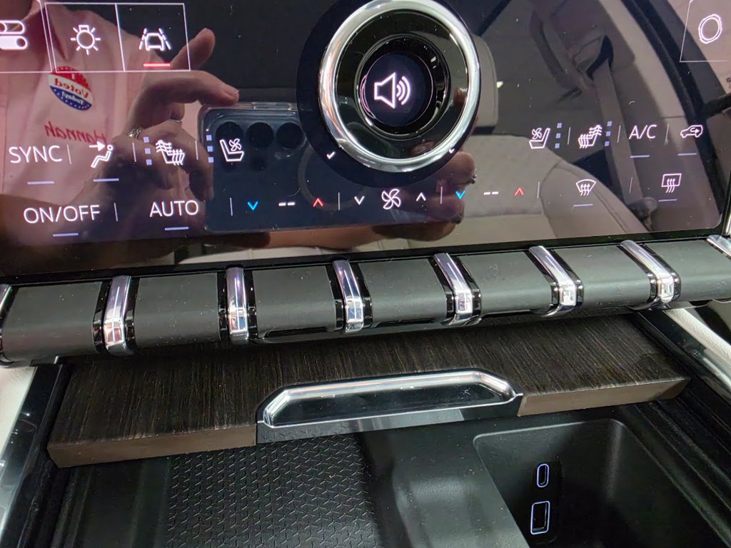 2027 GMC Acadia Denali - Photo 24