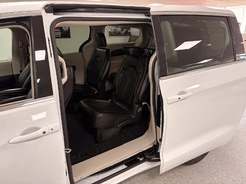 2024 Chrysler Pacifica Touring L - Photo 20