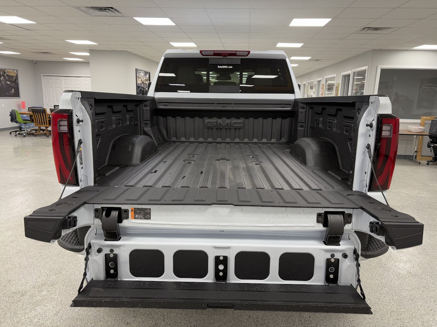 2026 GMC Sierra 2500HD SLT - Photo 8