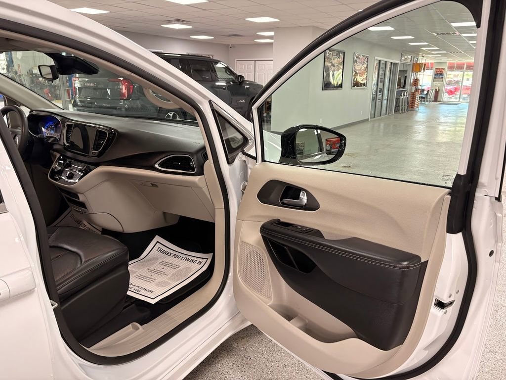 2024 Chrysler Pacifica Touring L - Photo 30