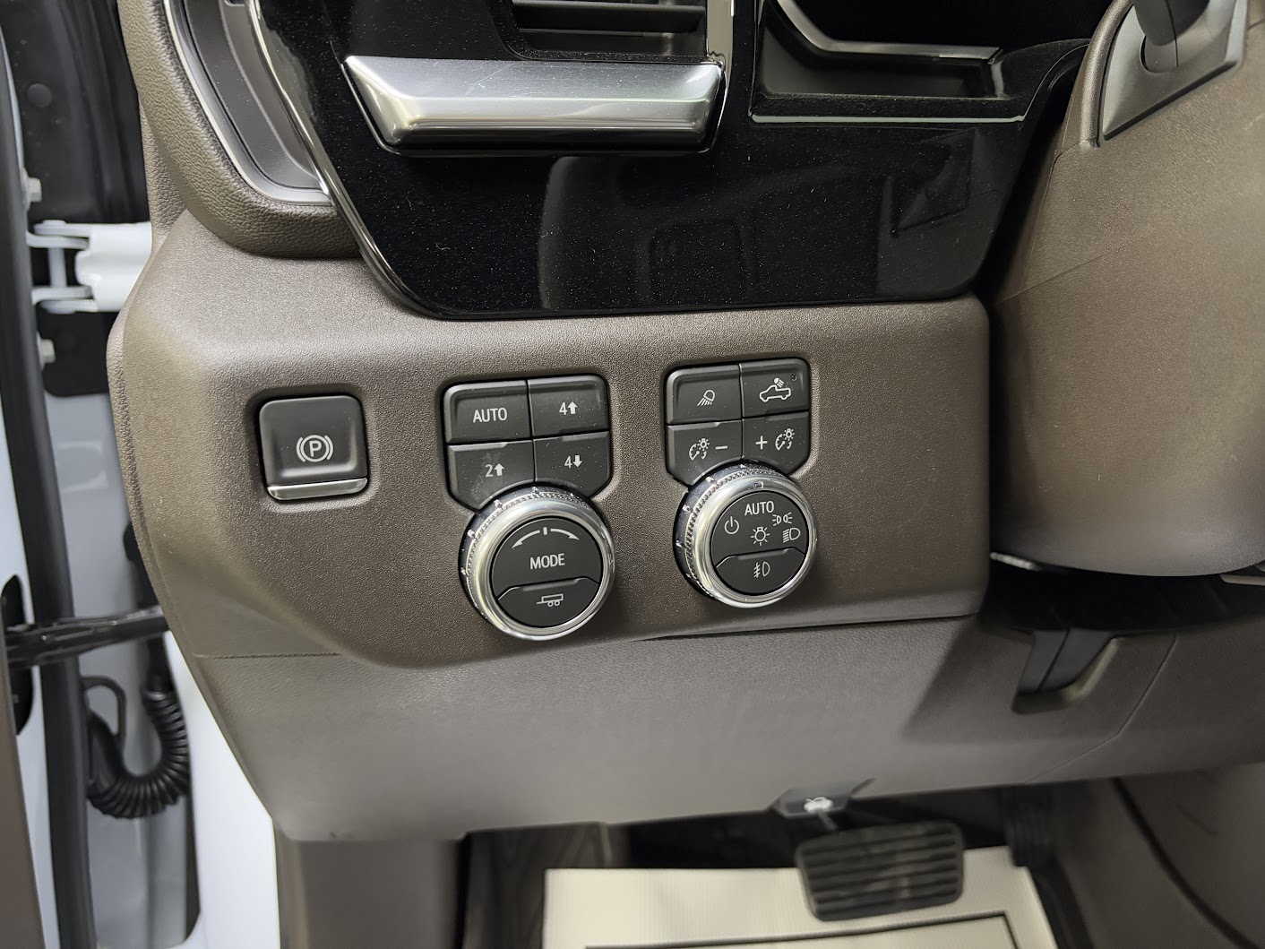 2026 GMC Sierra 2500HD SLT - Photo 14
