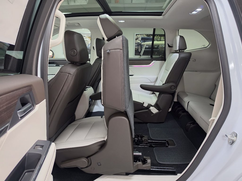 2027 GMC Acadia Denali - Photo 35