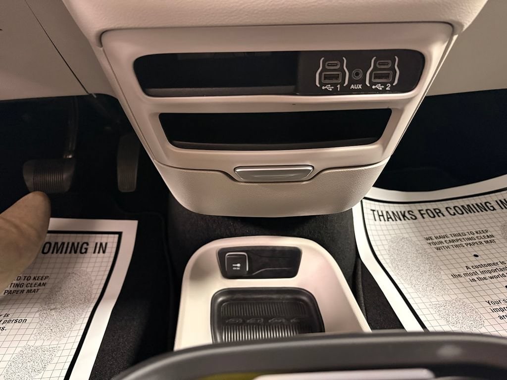 2024 Chrysler Pacifica Touring L - Photo 17
