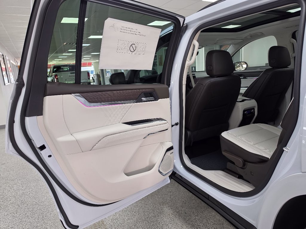 2027 GMC Acadia Denali - Photo 32