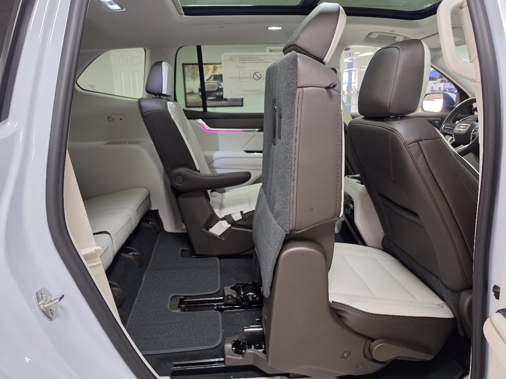 2027 GMC Acadia Denali - Photo 39