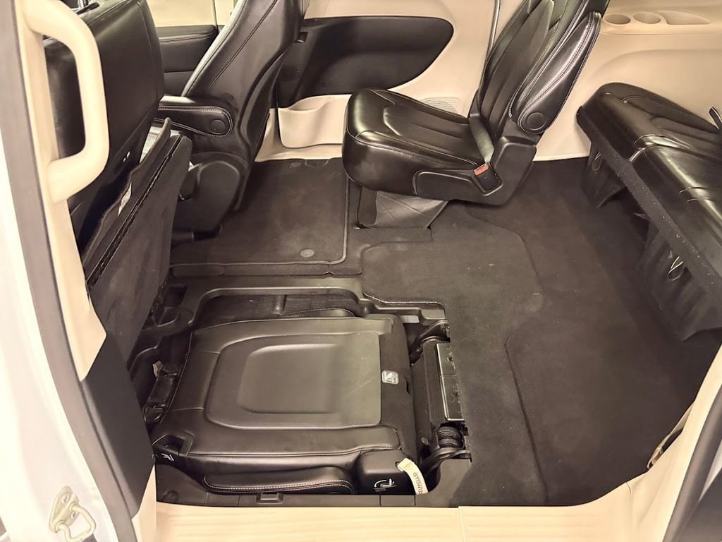 2024 Chrysler Pacifica Touring L - Photo 25