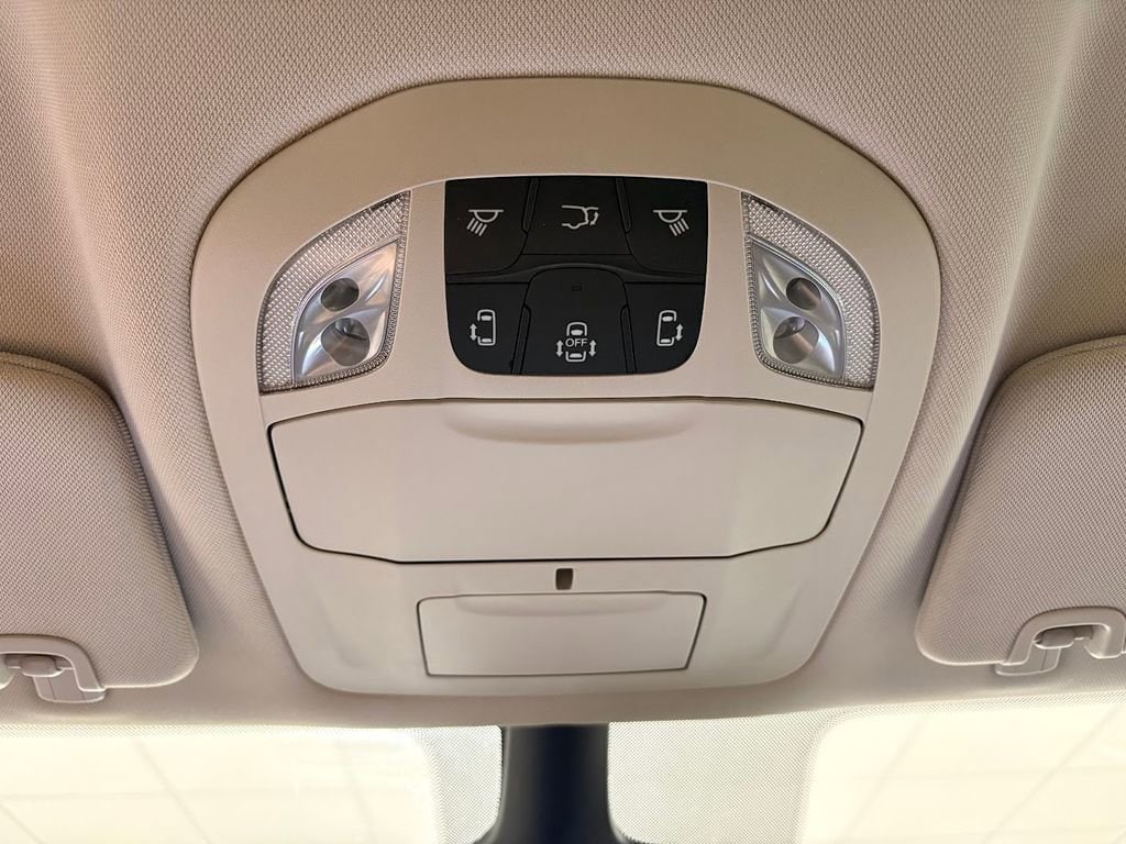 2024 Chrysler Pacifica Touring L - Photo 18