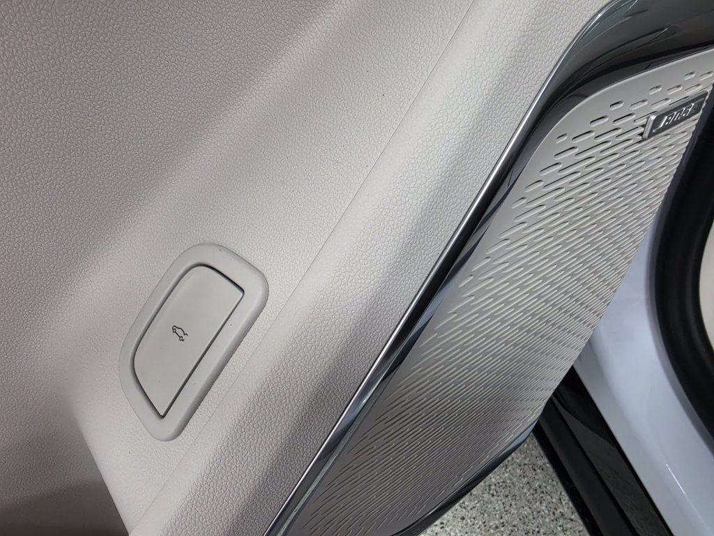 2027 GMC Acadia Denali - Photo 16