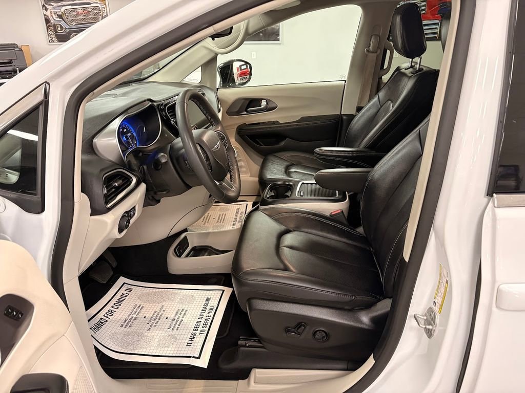 2024 Chrysler Pacifica Touring L - Photo 12