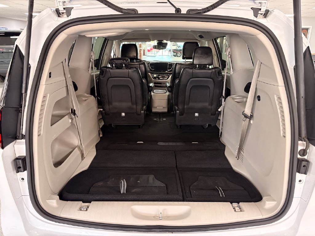 2024 Chrysler Pacifica Touring L - Photo 8