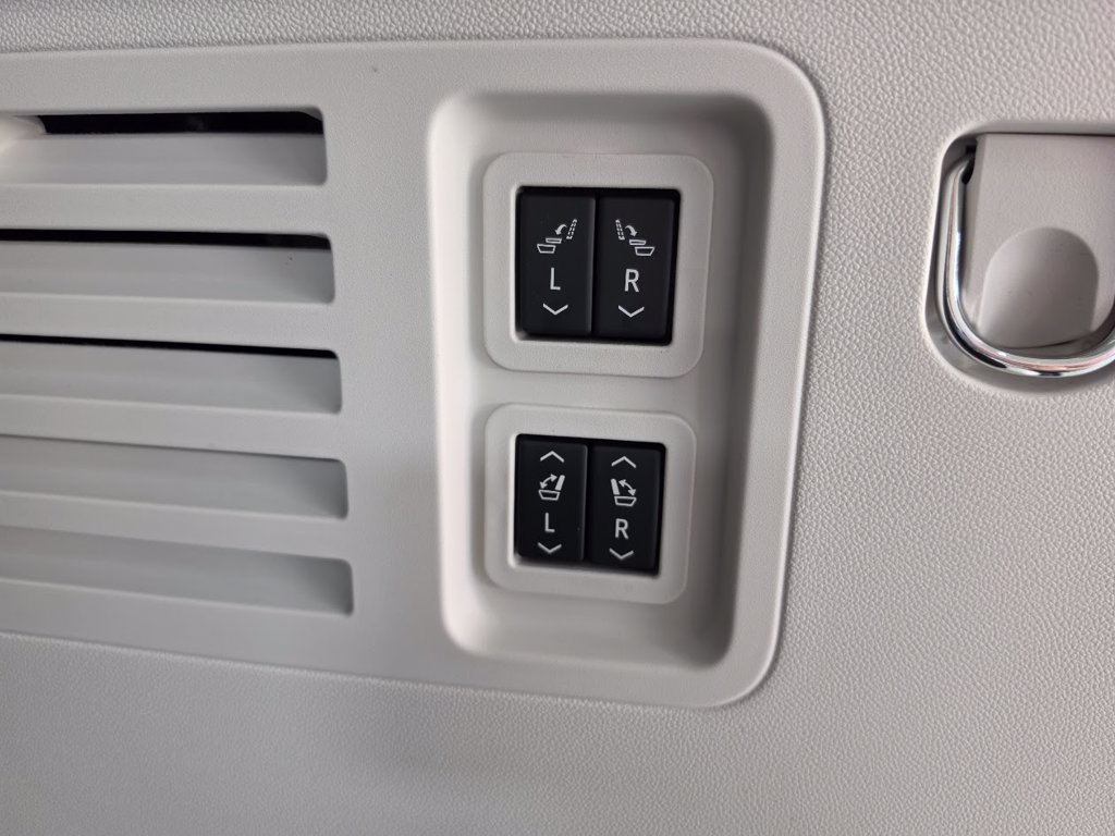 2027 GMC Acadia Denali - Photo 11