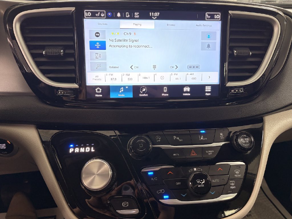 2024 Chrysler Pacifica Touring L - Photo 14