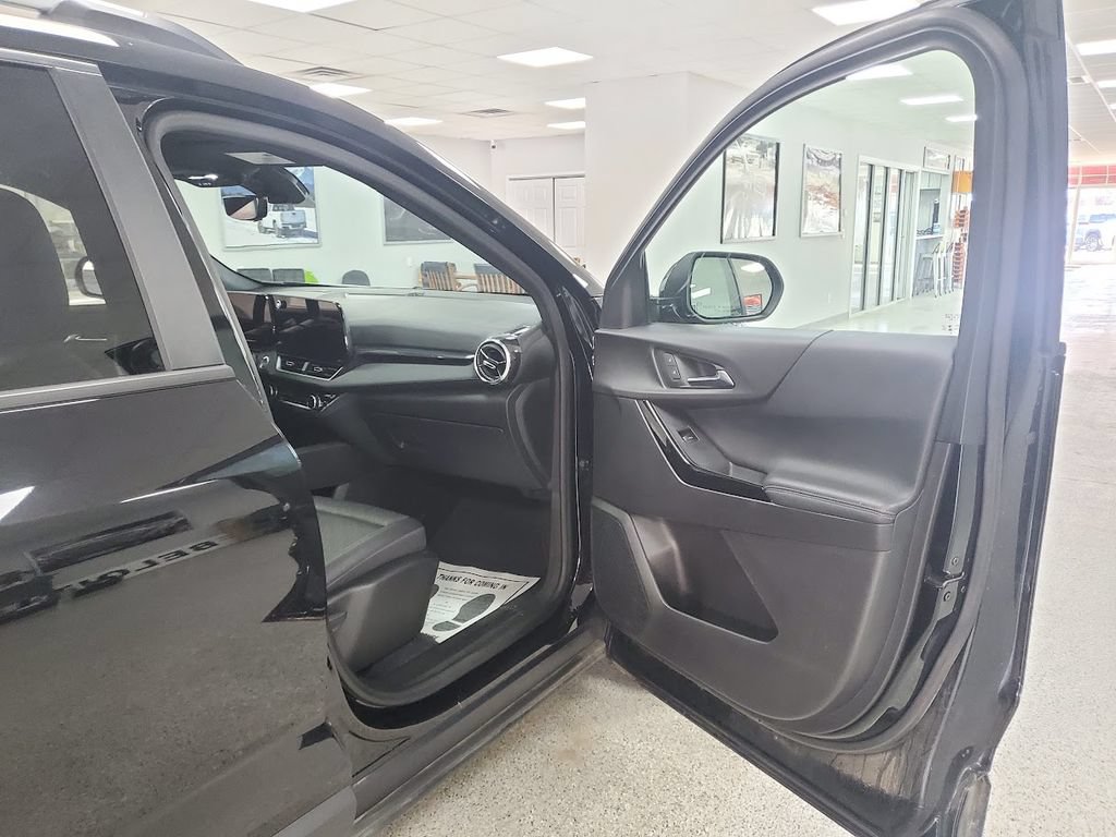 2025 Chevrolet Equinox LT - Photo 30