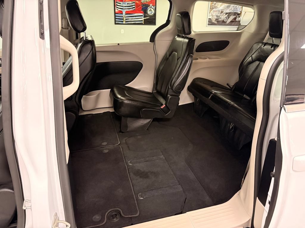 2024 Chrysler Pacifica Touring L - Photo 26