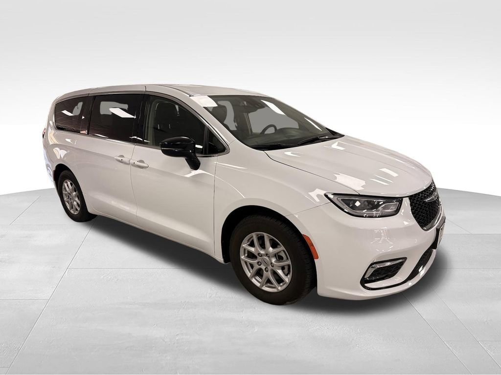 2024 Chrysler Pacifica Touring L - Photo 3