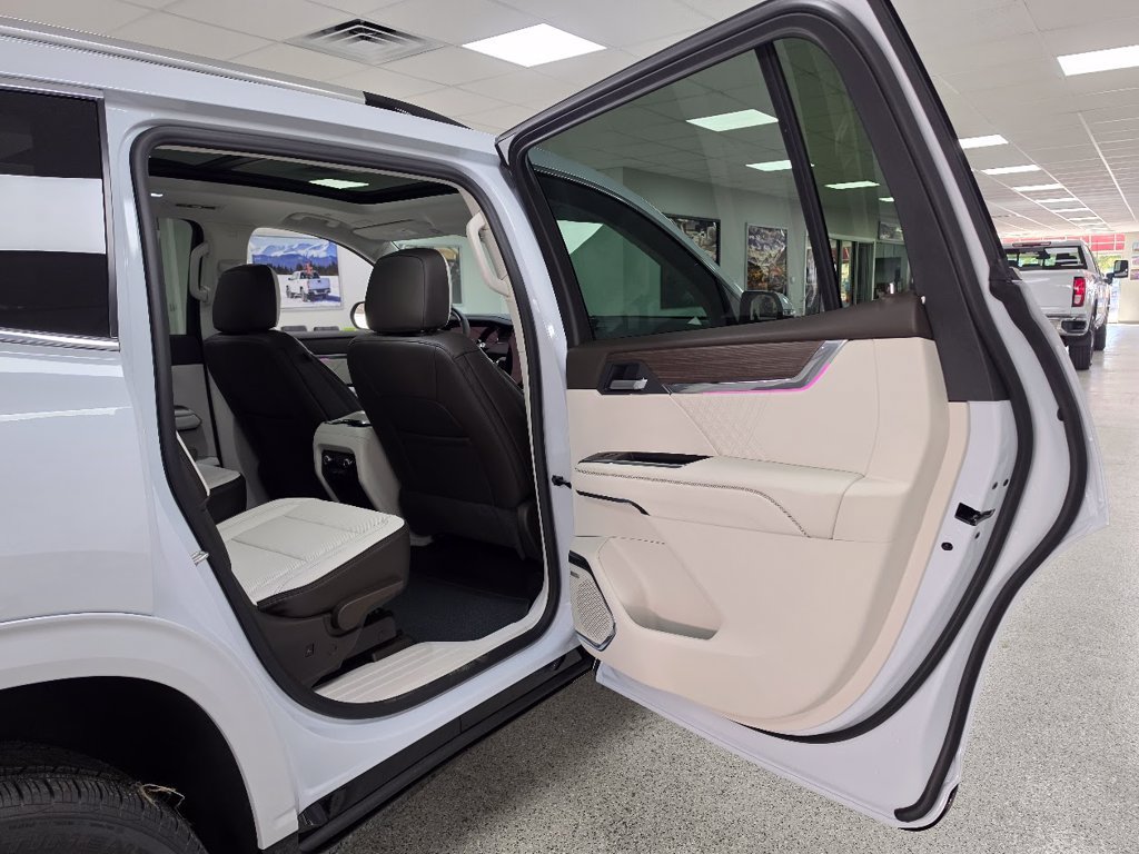 2027 GMC Acadia Denali - Photo 37