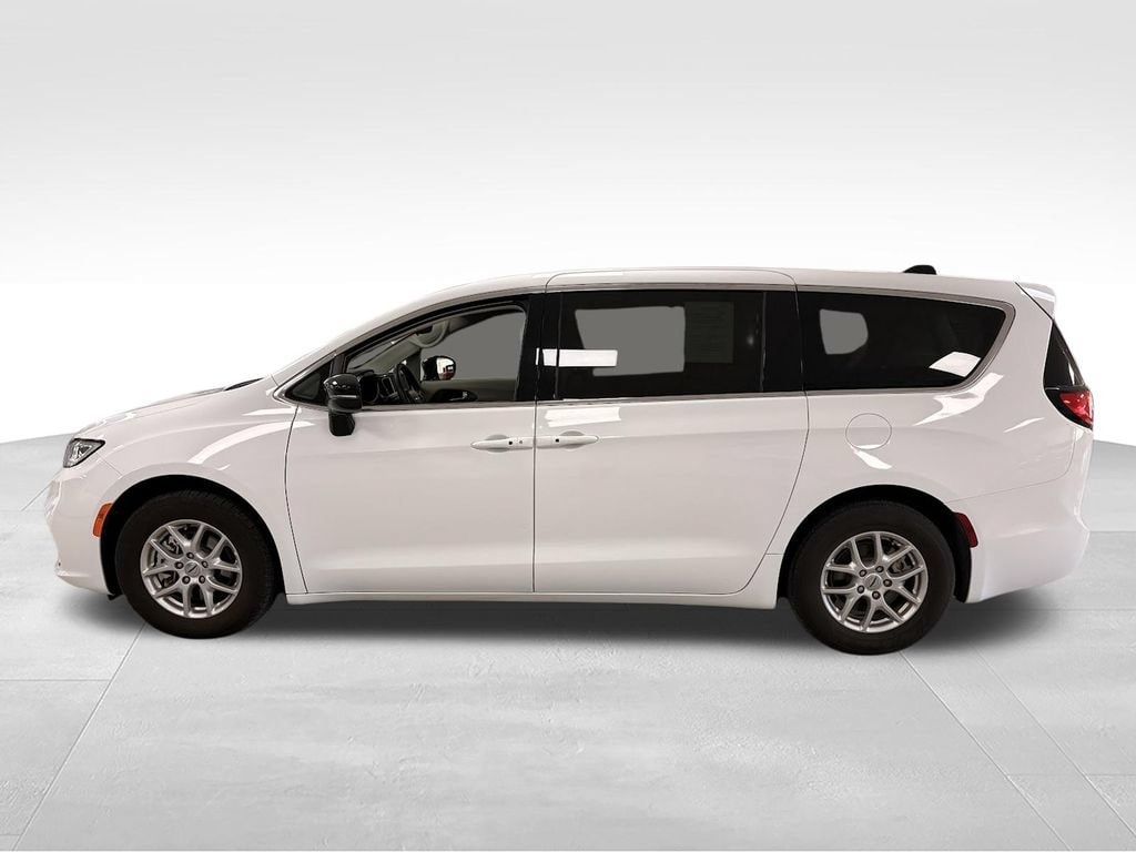 2024 Chrysler Pacifica Touring L - Photo 10