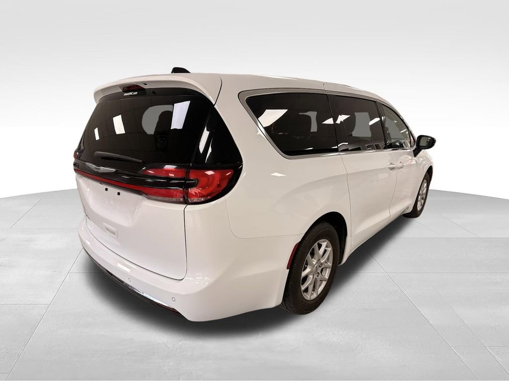 2024 Chrysler Pacifica Touring L - Photo 5