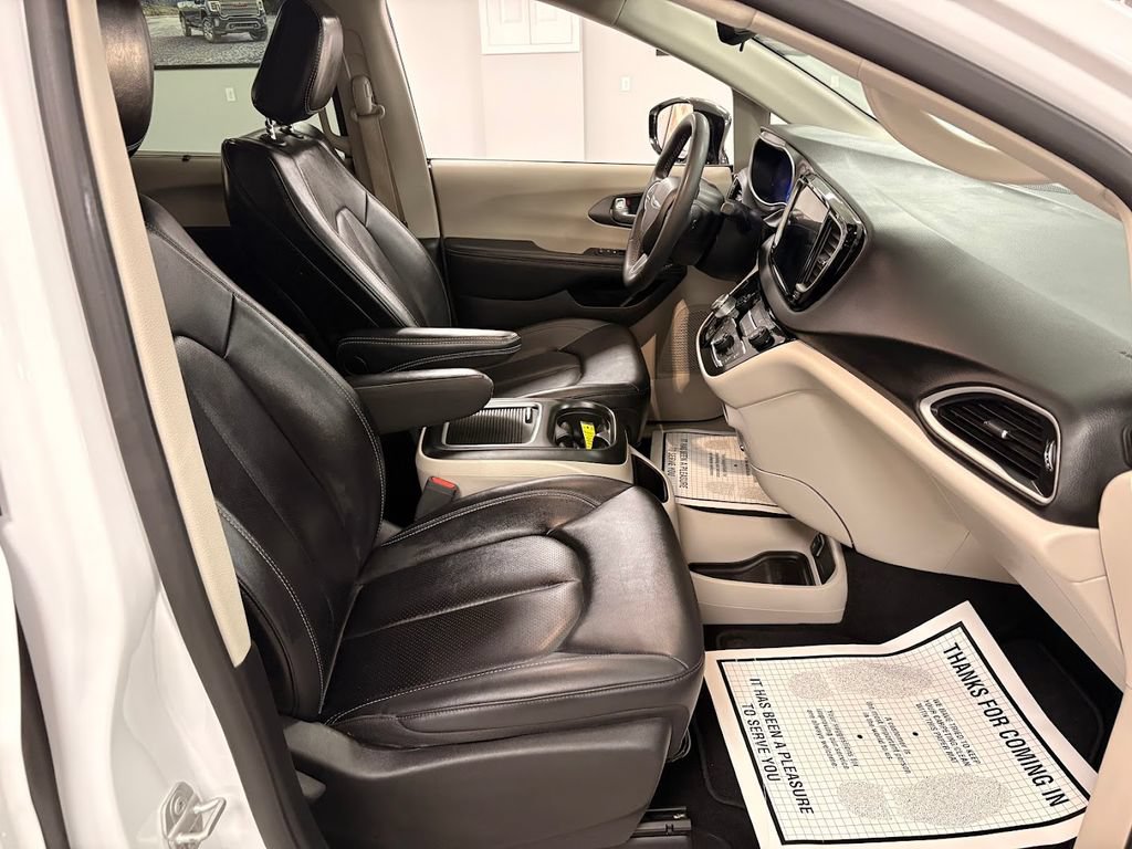 2024 Chrysler Pacifica Touring L - Photo 31