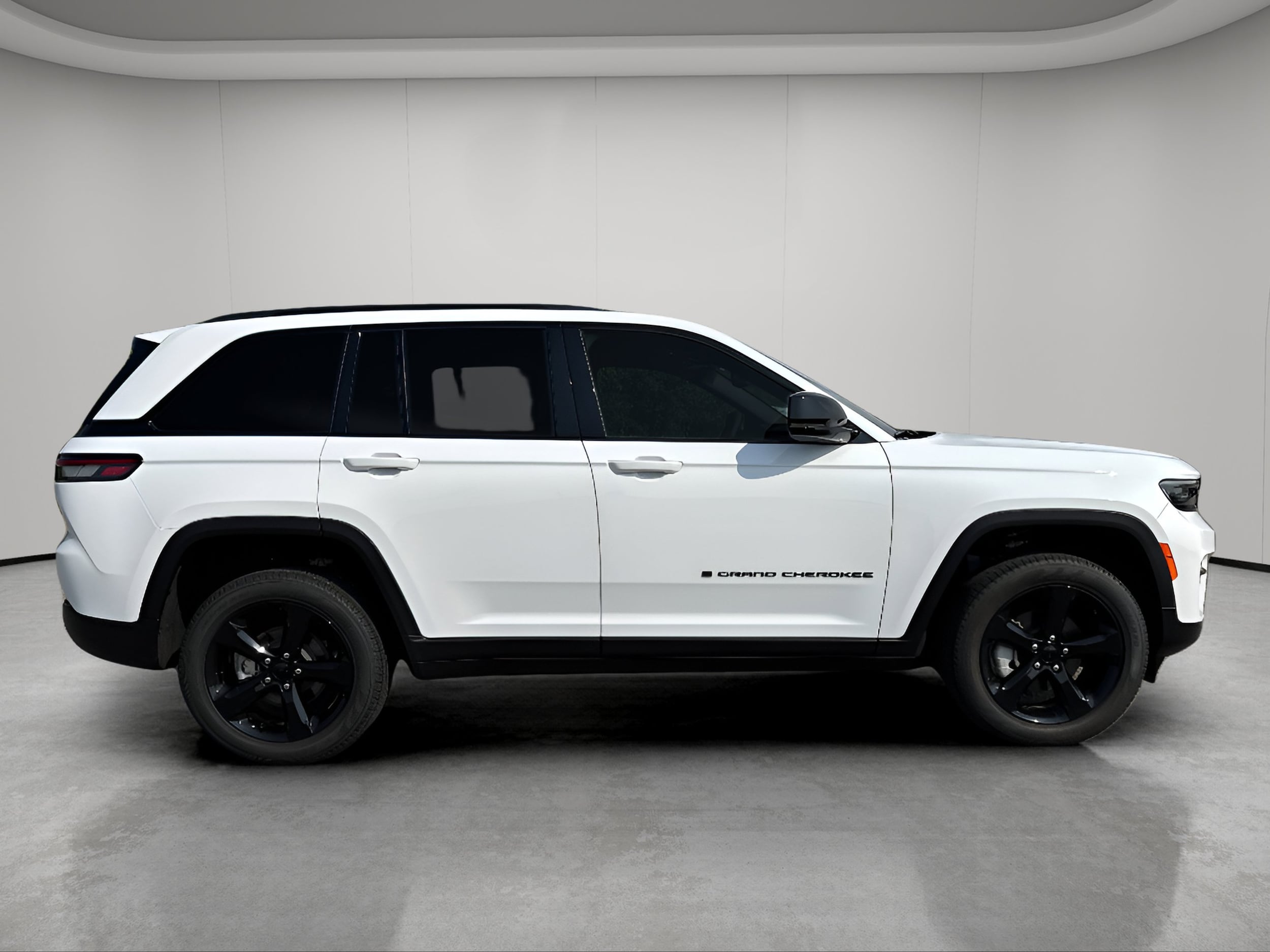 Used 2025 Jeep Grand Cherokee Limited with VIN 1C4RJHBG4S8631013 for sale in Bemidji, Minnesota