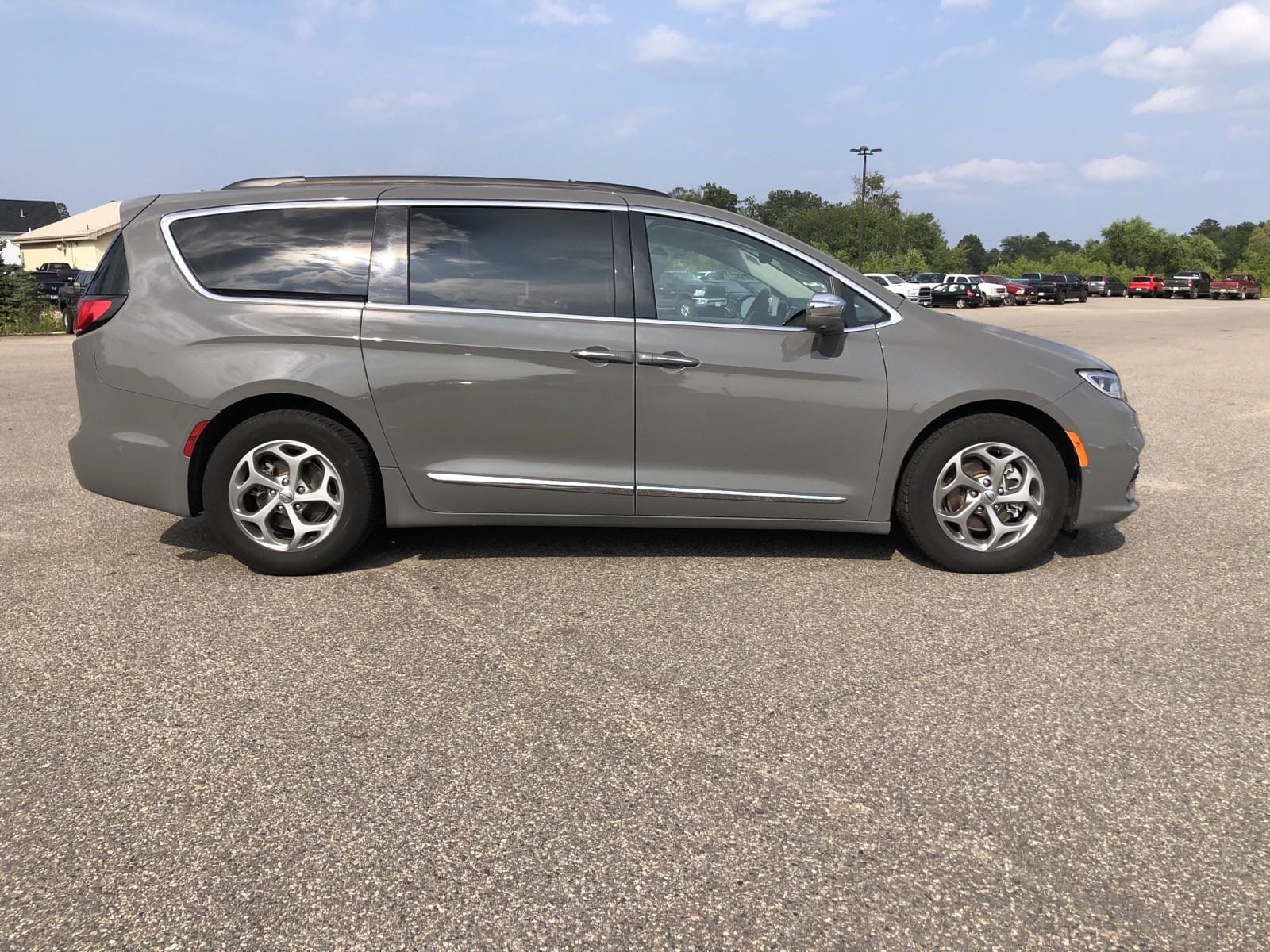 Used 2022 Chrysler Pacifica Limited with VIN 2C4RC1GG5NR178183 for sale in Bemidji, MN