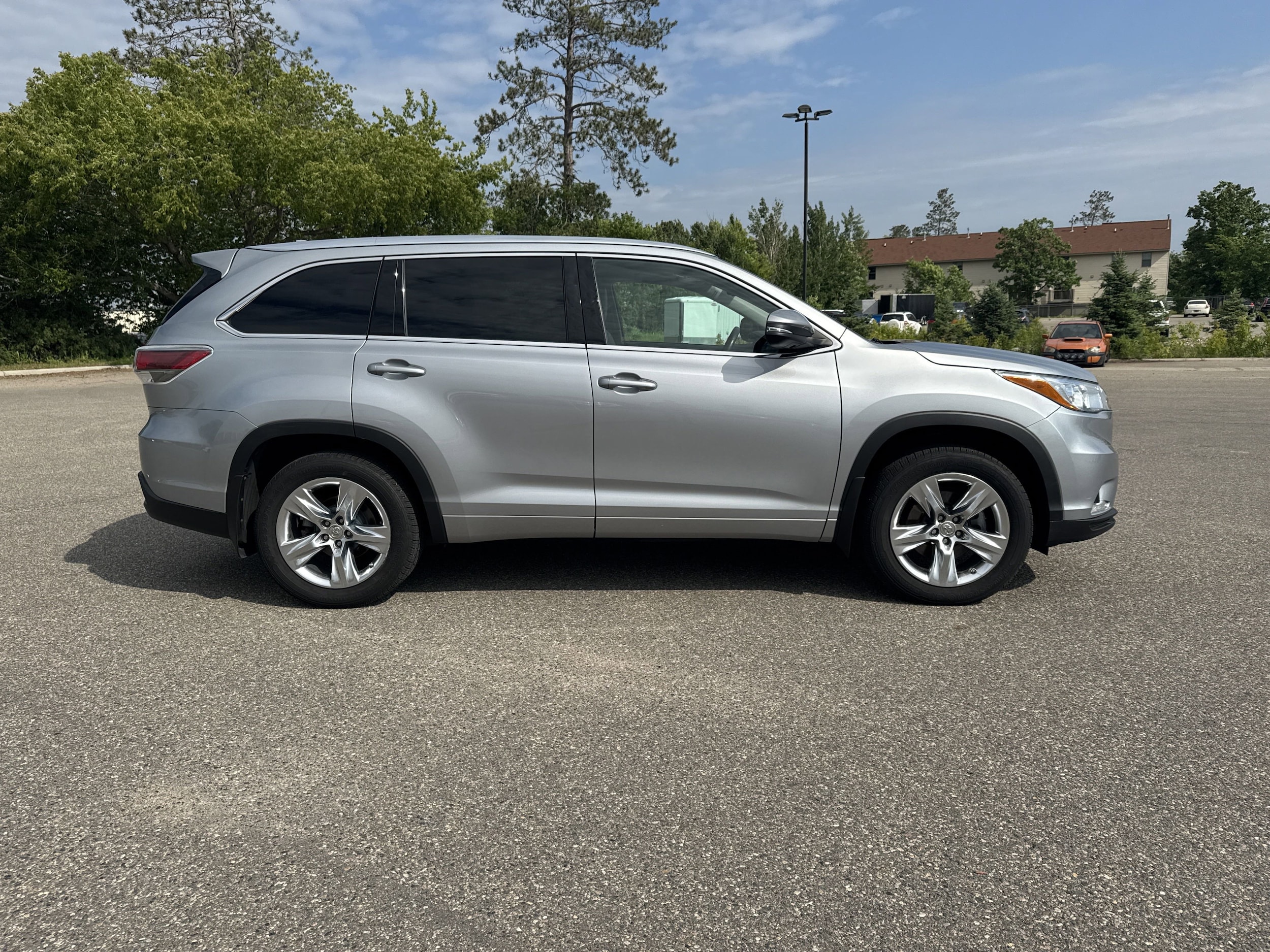 Used 2014 Toyota Highlander Limited Platinum with VIN 5TDDKRFH8ES031711 for sale in Bemidji, Minnesota