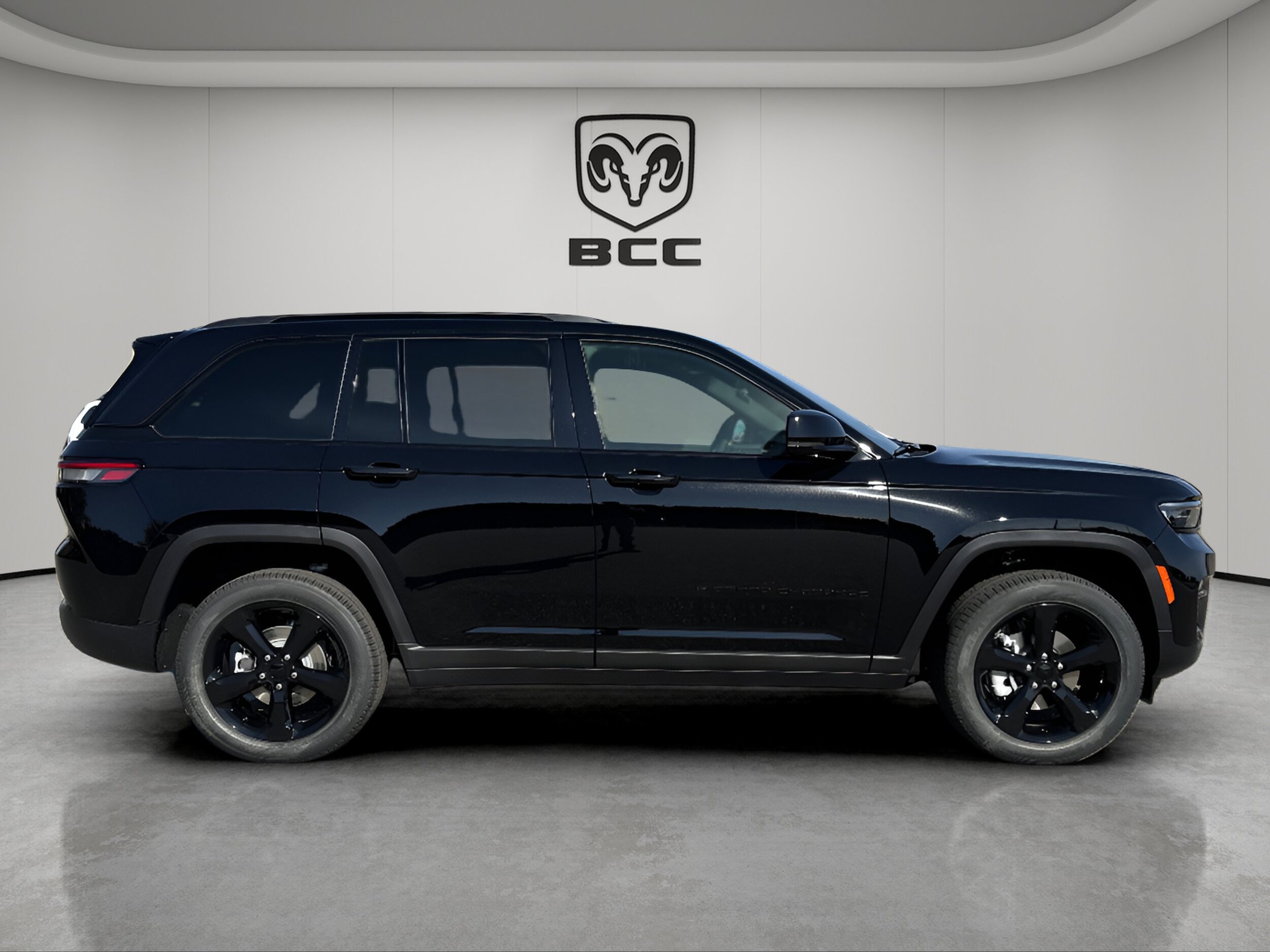 2025 Jeep Grand Cherokee Limited photo 2