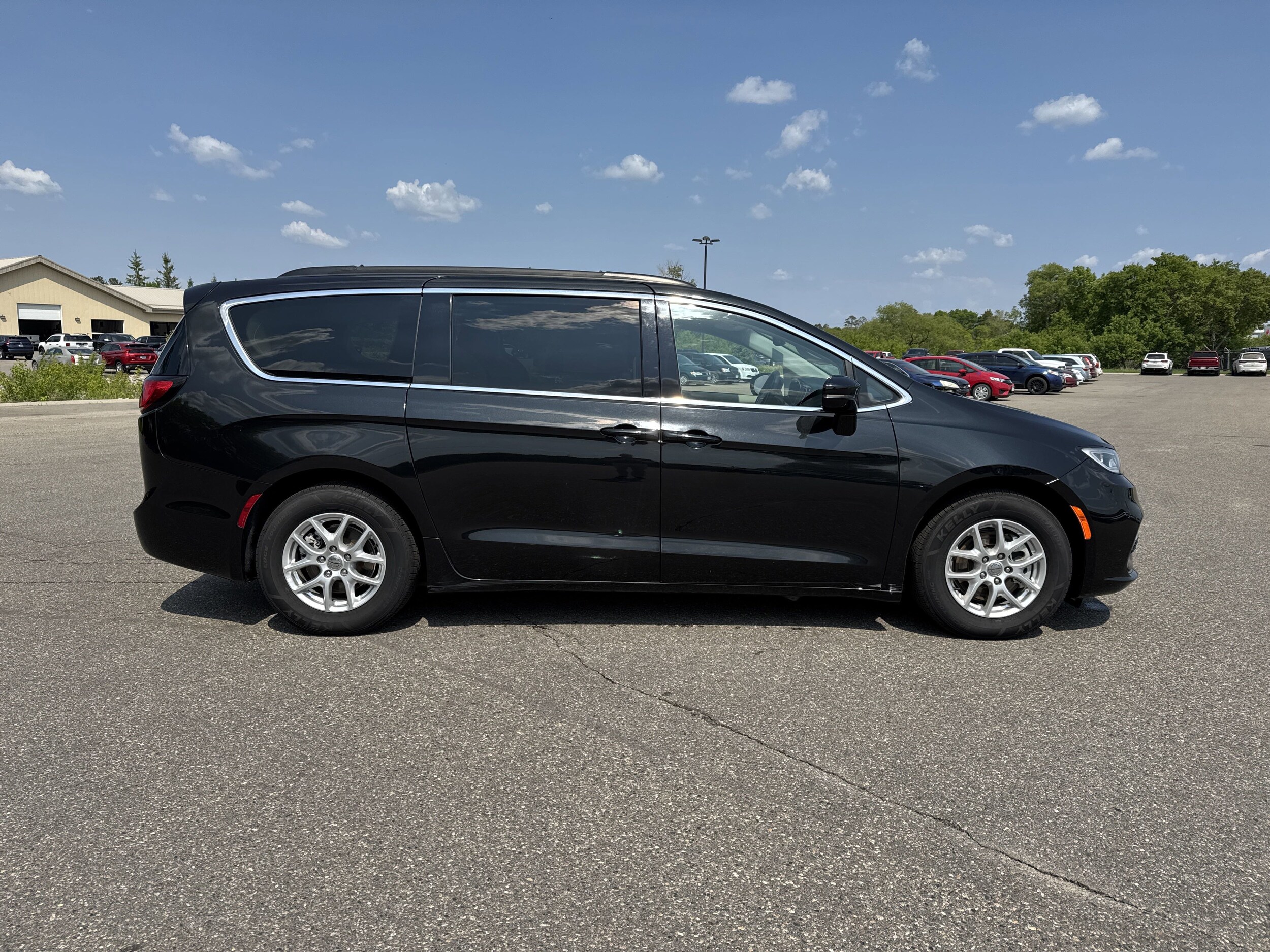 Used 2022 Chrysler Pacifica Touring L with VIN 2C4RC1BG0NR191222 for sale in Bemidji, Minnesota