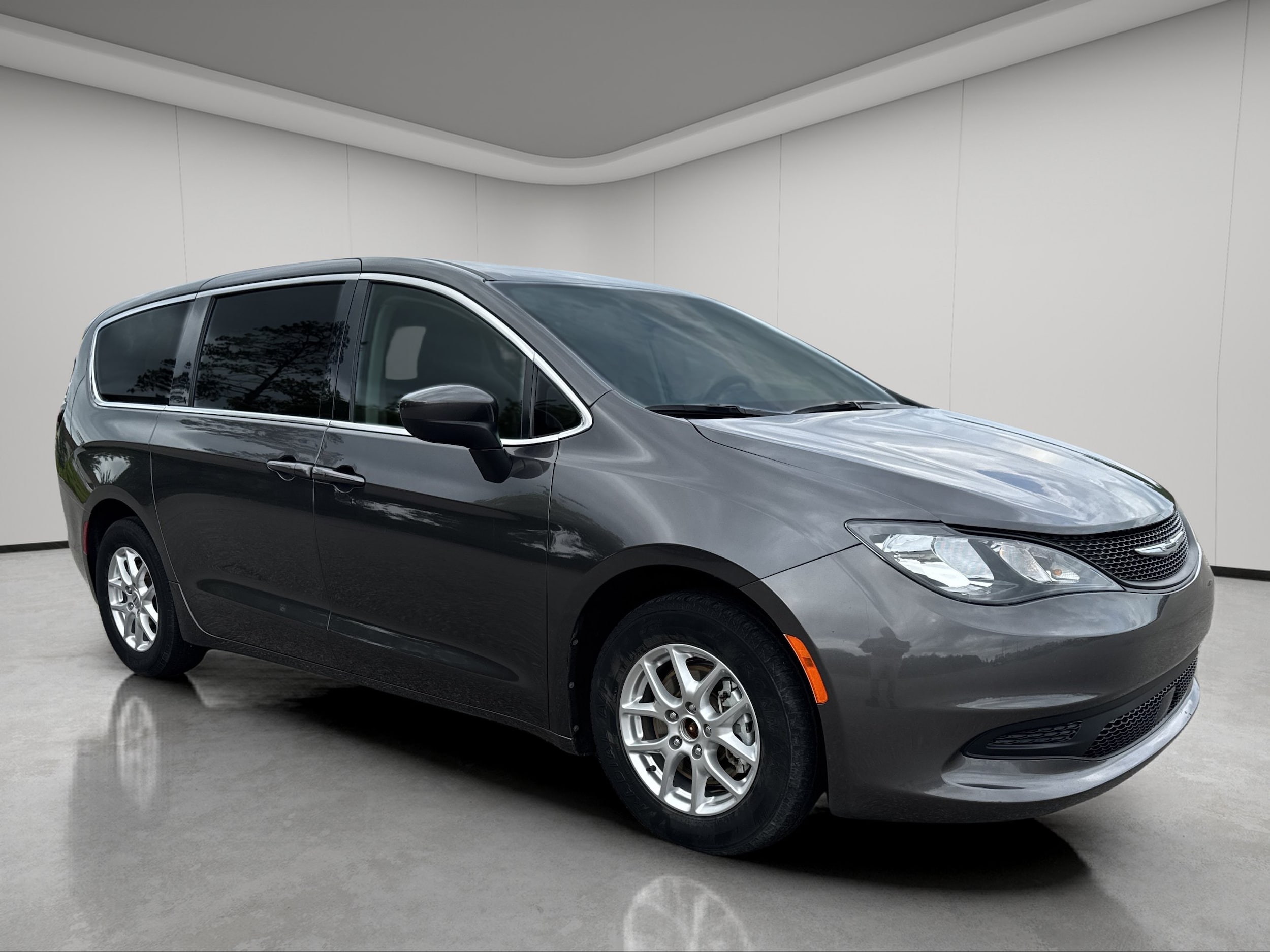 2023 Chrysler Voyager LX's photo
