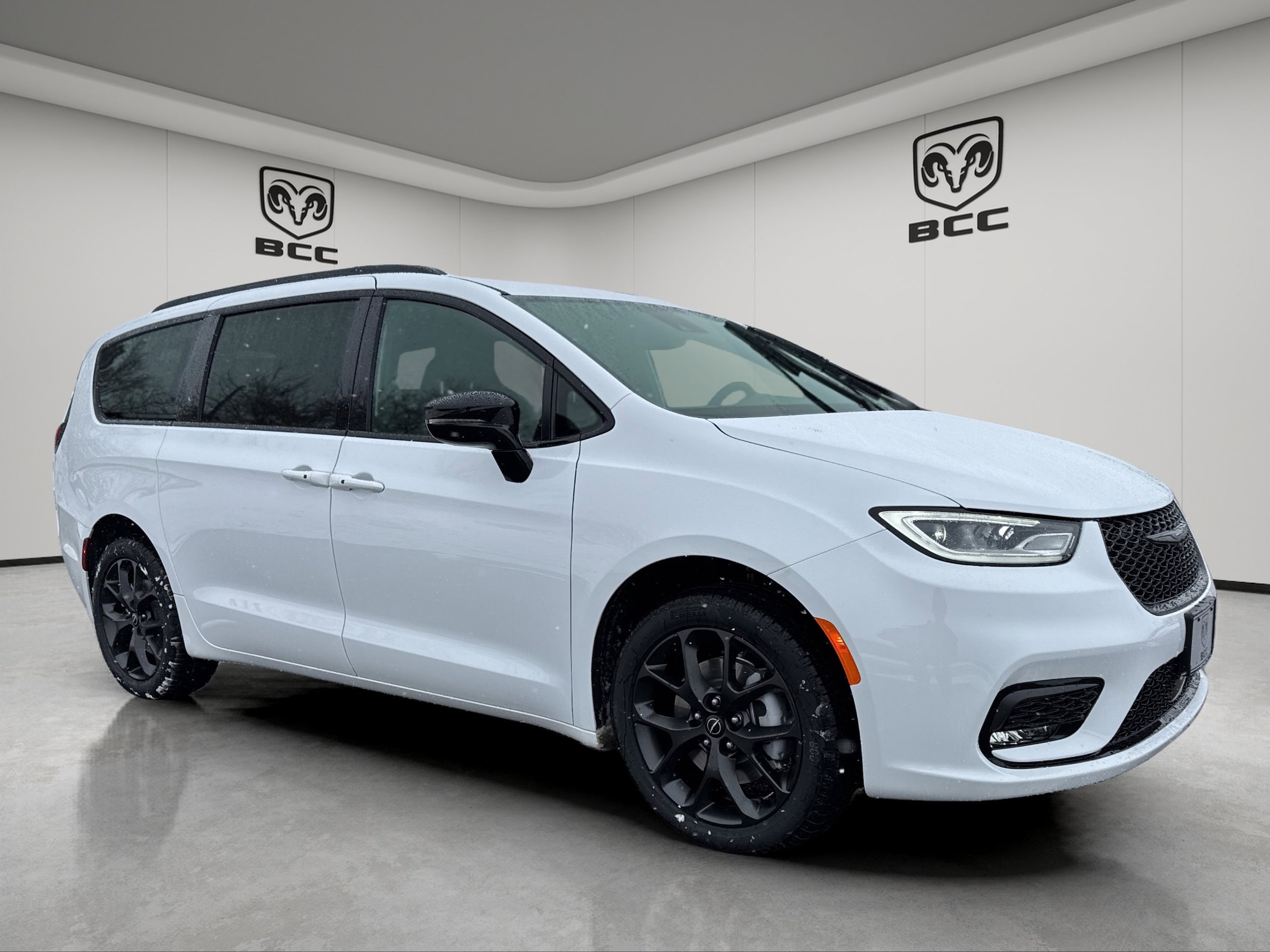 2026 Chrysler Pacifica Select AWD's photo