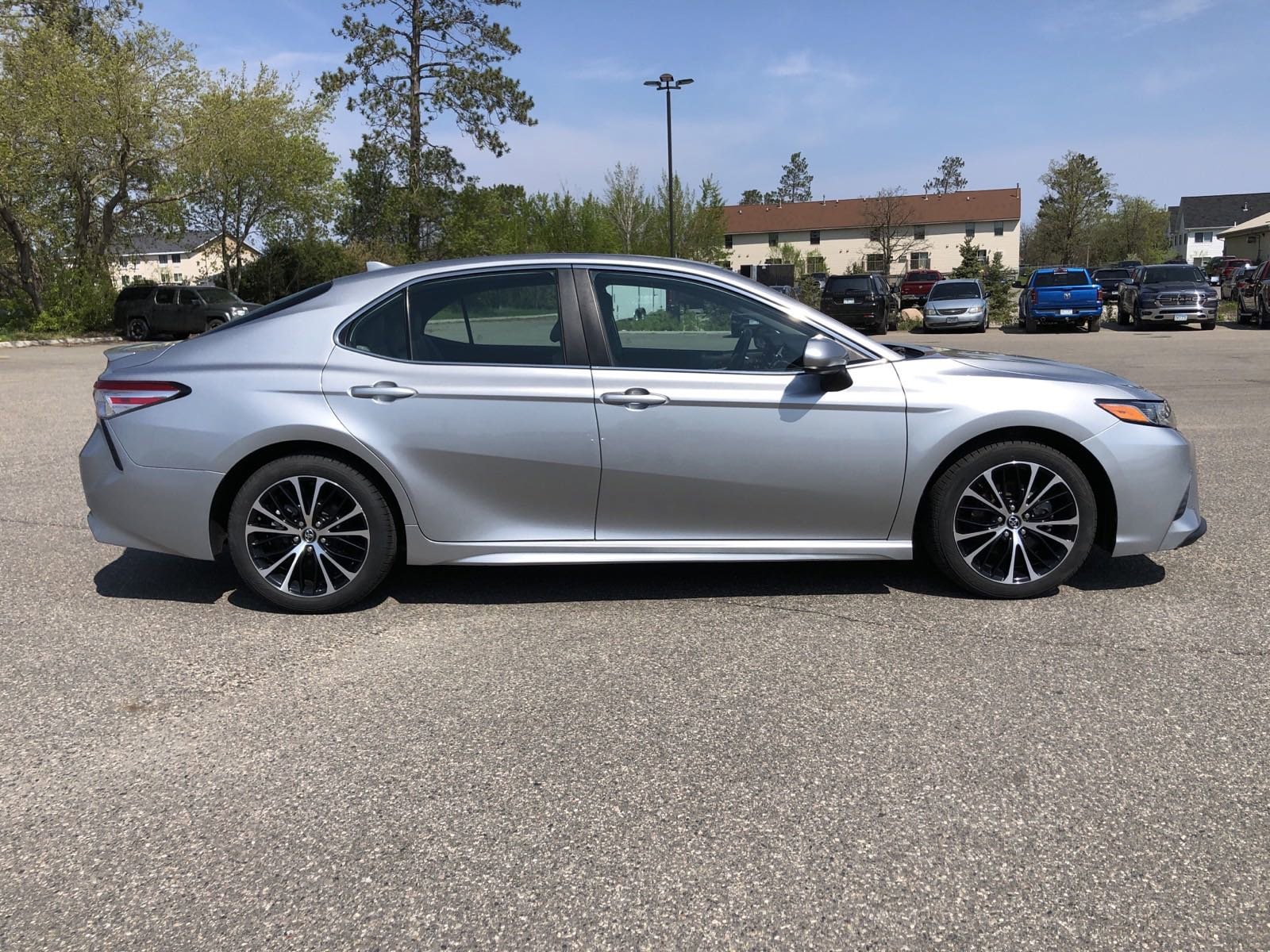 Used 2020 Toyota Camry SE with VIN 4T1G11AK8LU907749 for sale in Bemidji, Minnesota