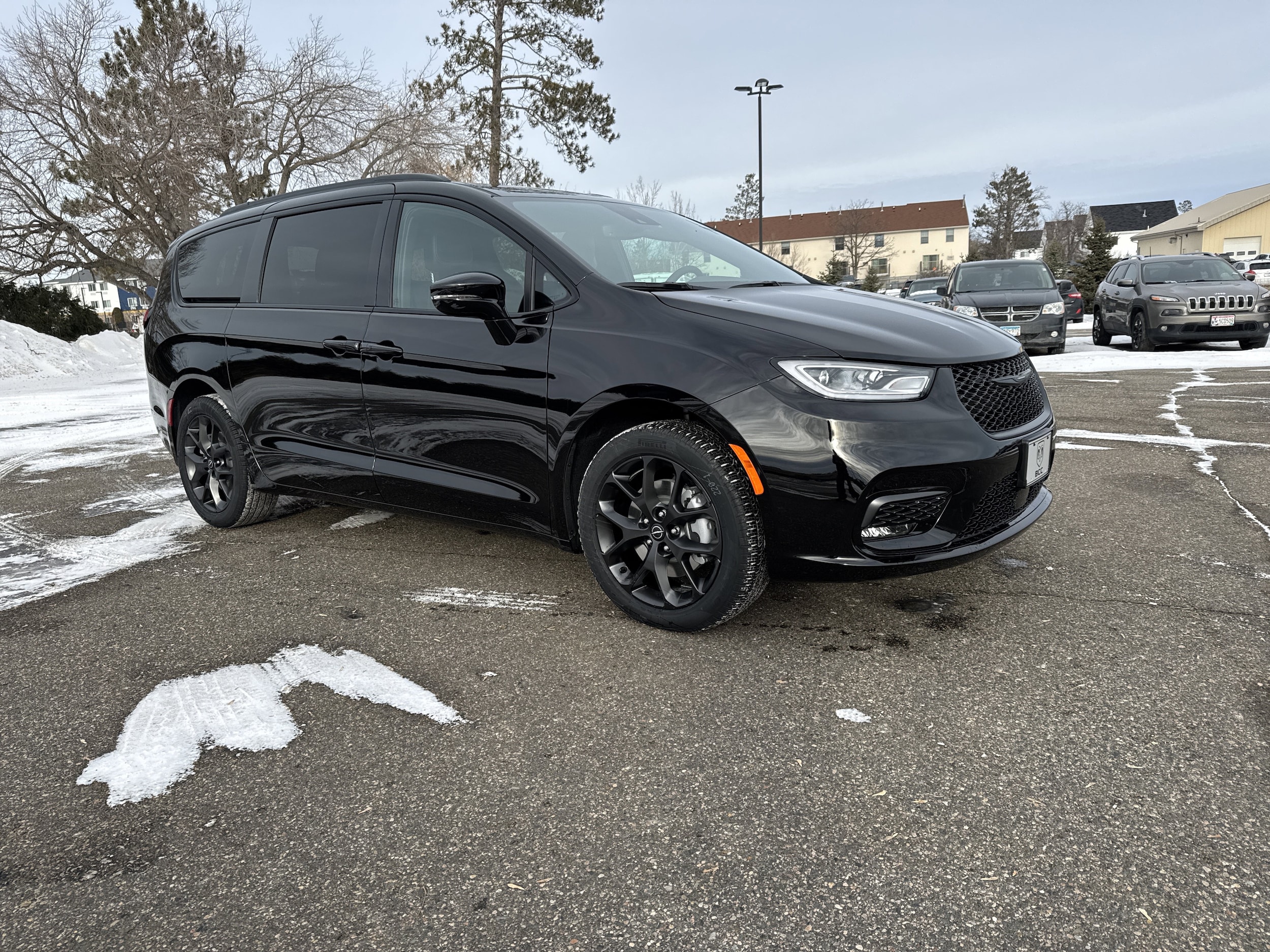 2026 Chrysler Pacifica Select's photo