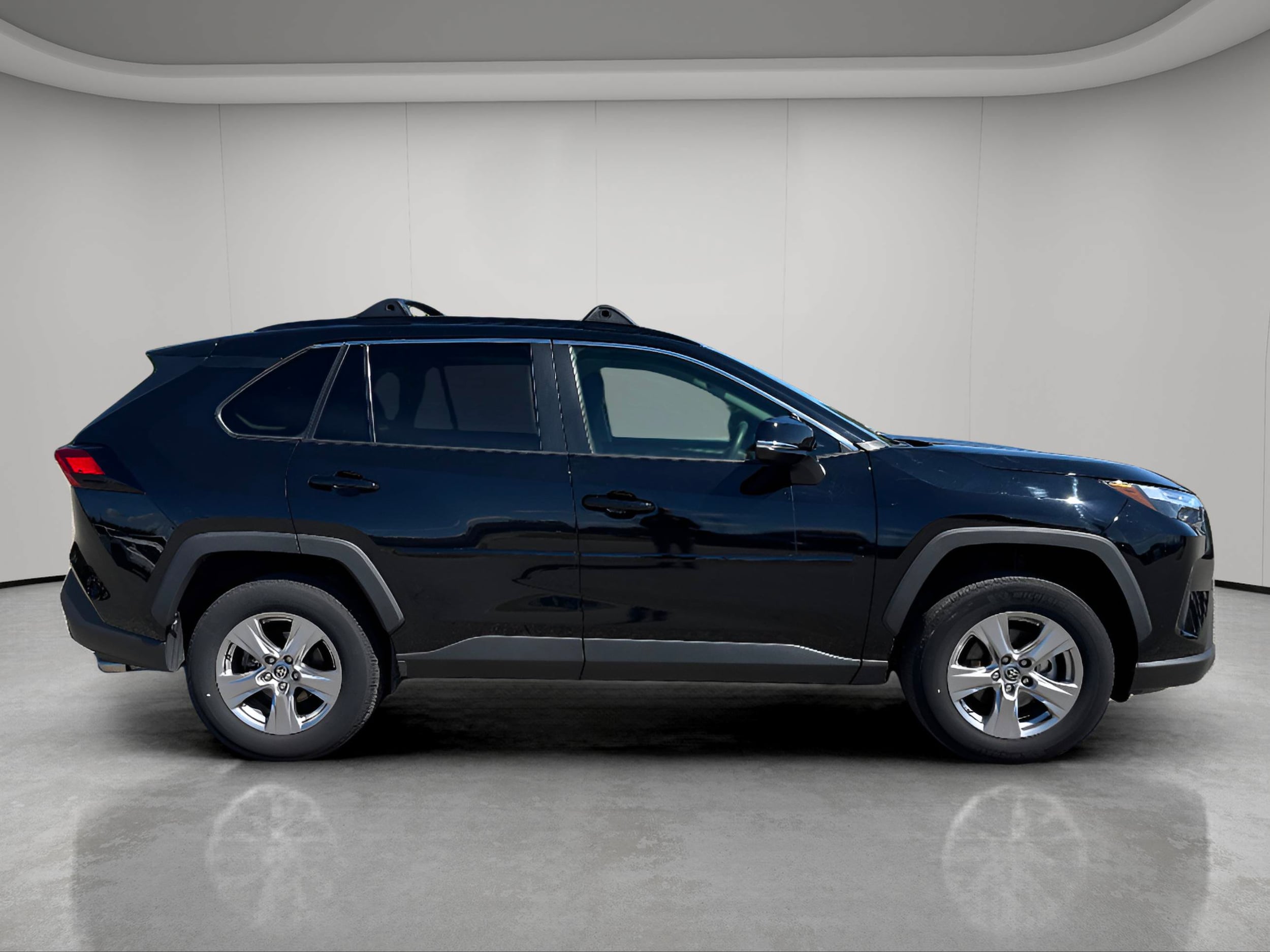 Used 2022 Toyota RAV4 XLE with VIN 2T3P1RFV4NW274615 for sale in Bemidji, Minnesota