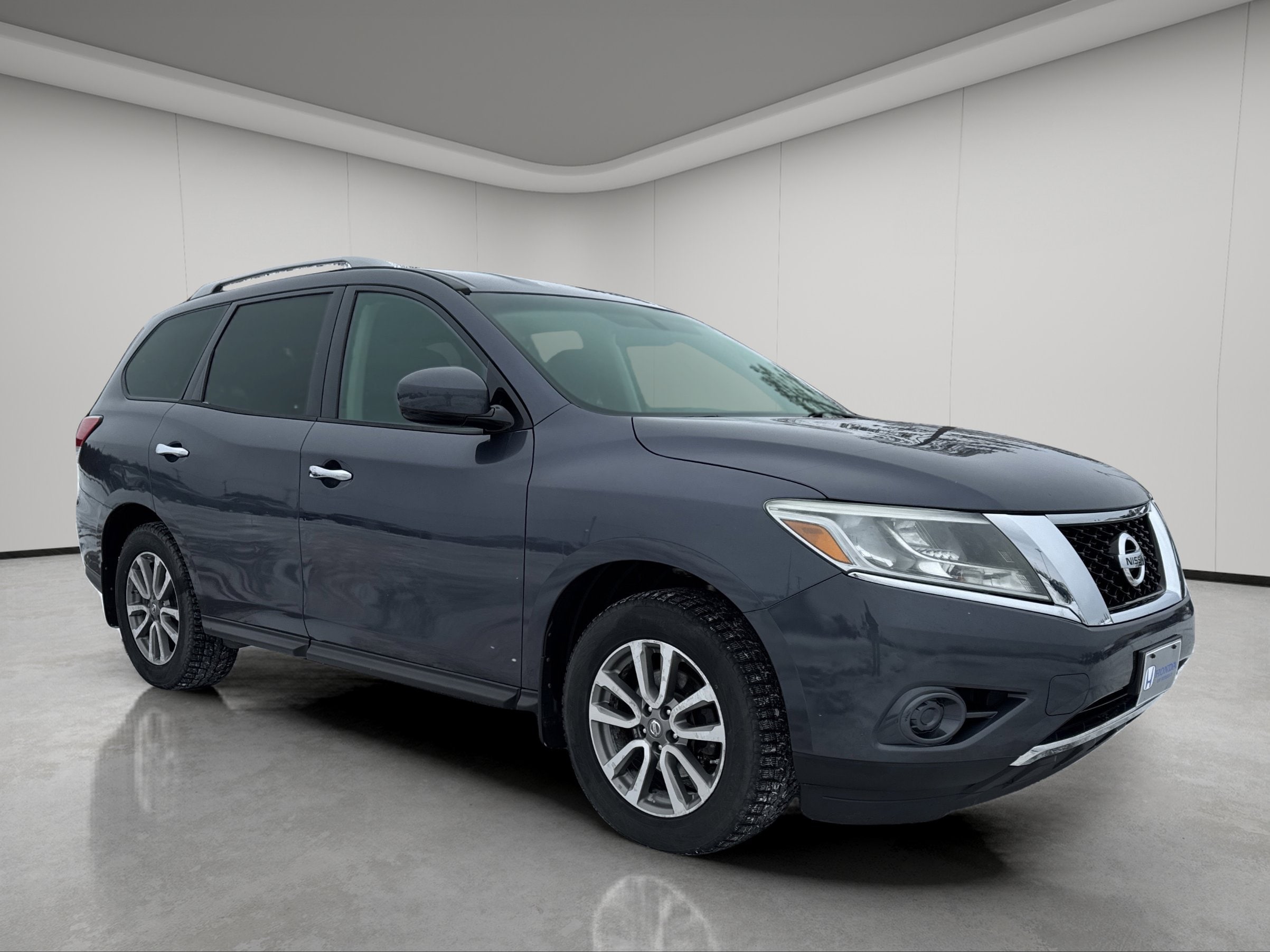2014 Nissan Pathfinder SV's photo