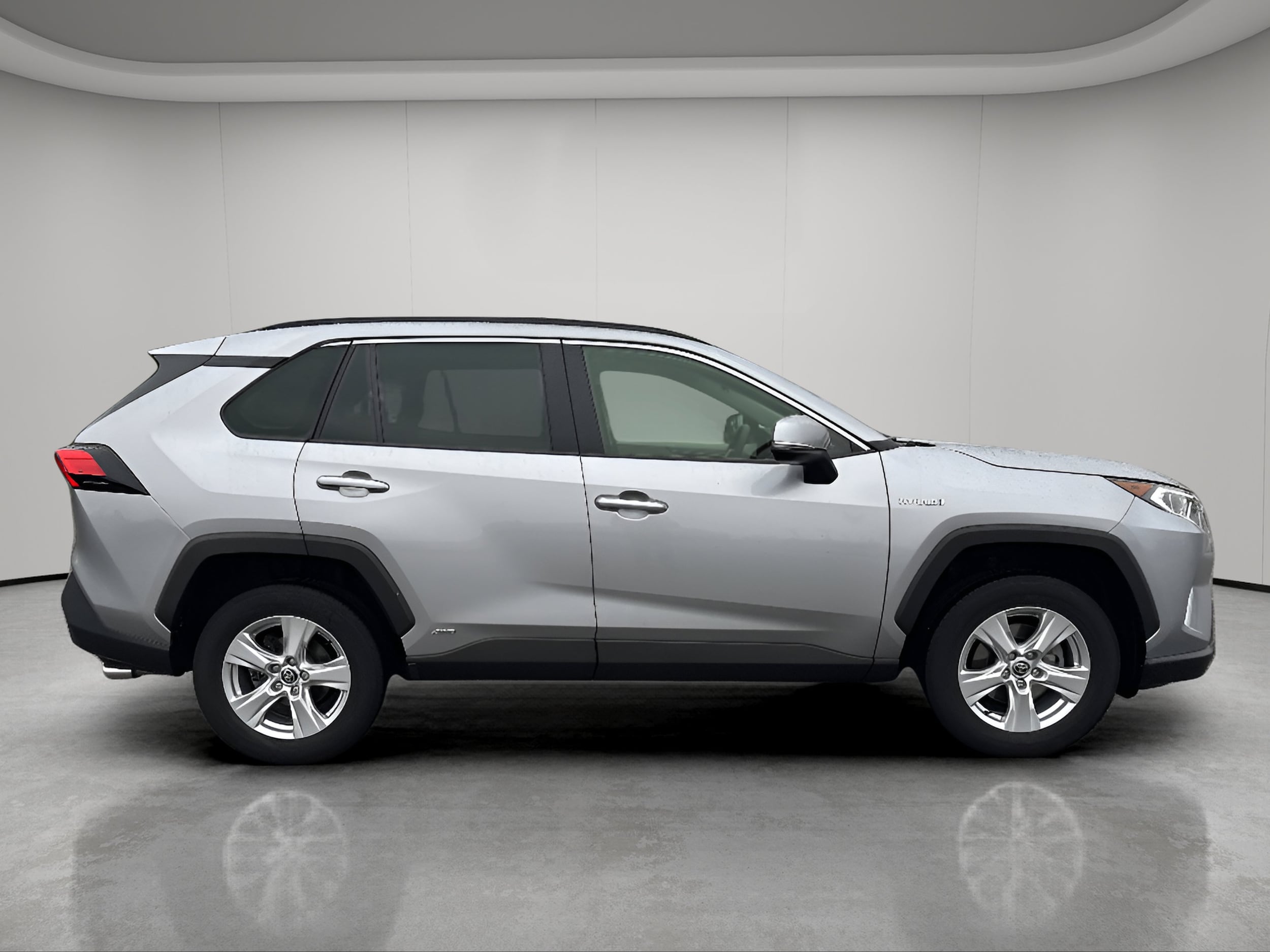 Used 2020 Toyota RAV4 XLE with VIN JTMRWRFV3LJ034543 for sale in Bemidji, Minnesota