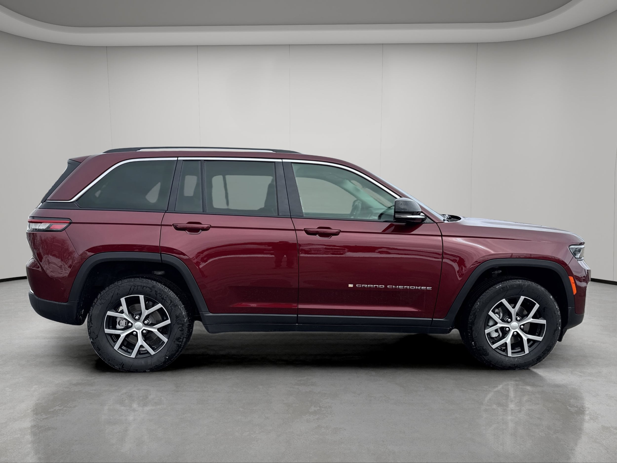 Used 2023 Jeep Grand Cherokee Limited with VIN 1C4RJHBG7PC661384 for sale in Bemidji, Minnesota