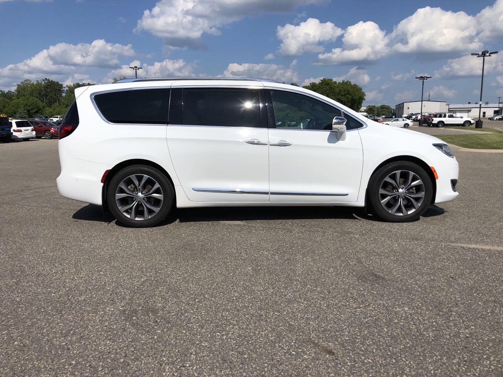 Used 2019 Chrysler Pacifica Limited with VIN 2C4RC1GG0KR746481 for sale in Bemidji, Minnesota