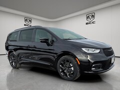 2026 Chrysler Pacifica SELECT AWD Passenger Van