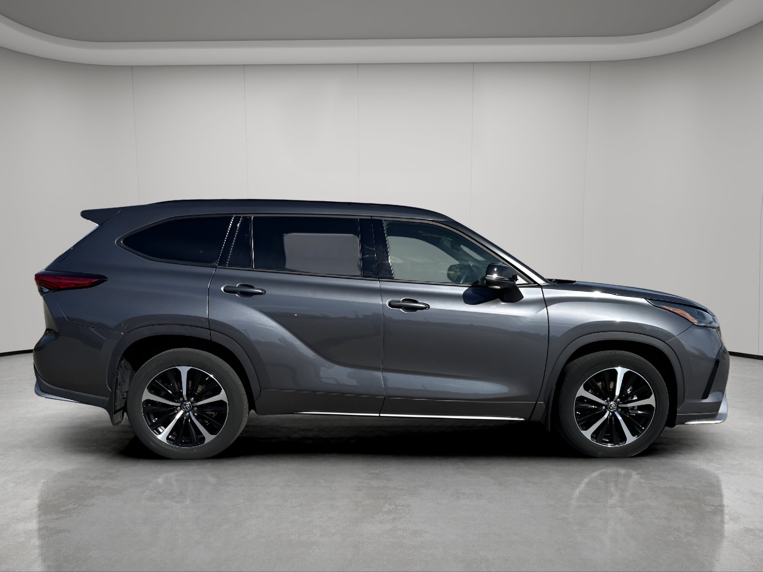 Used 2021 Toyota Highlander XSE with VIN 5TDJZRBH7MS149977 for sale in Bemidji, Minnesota