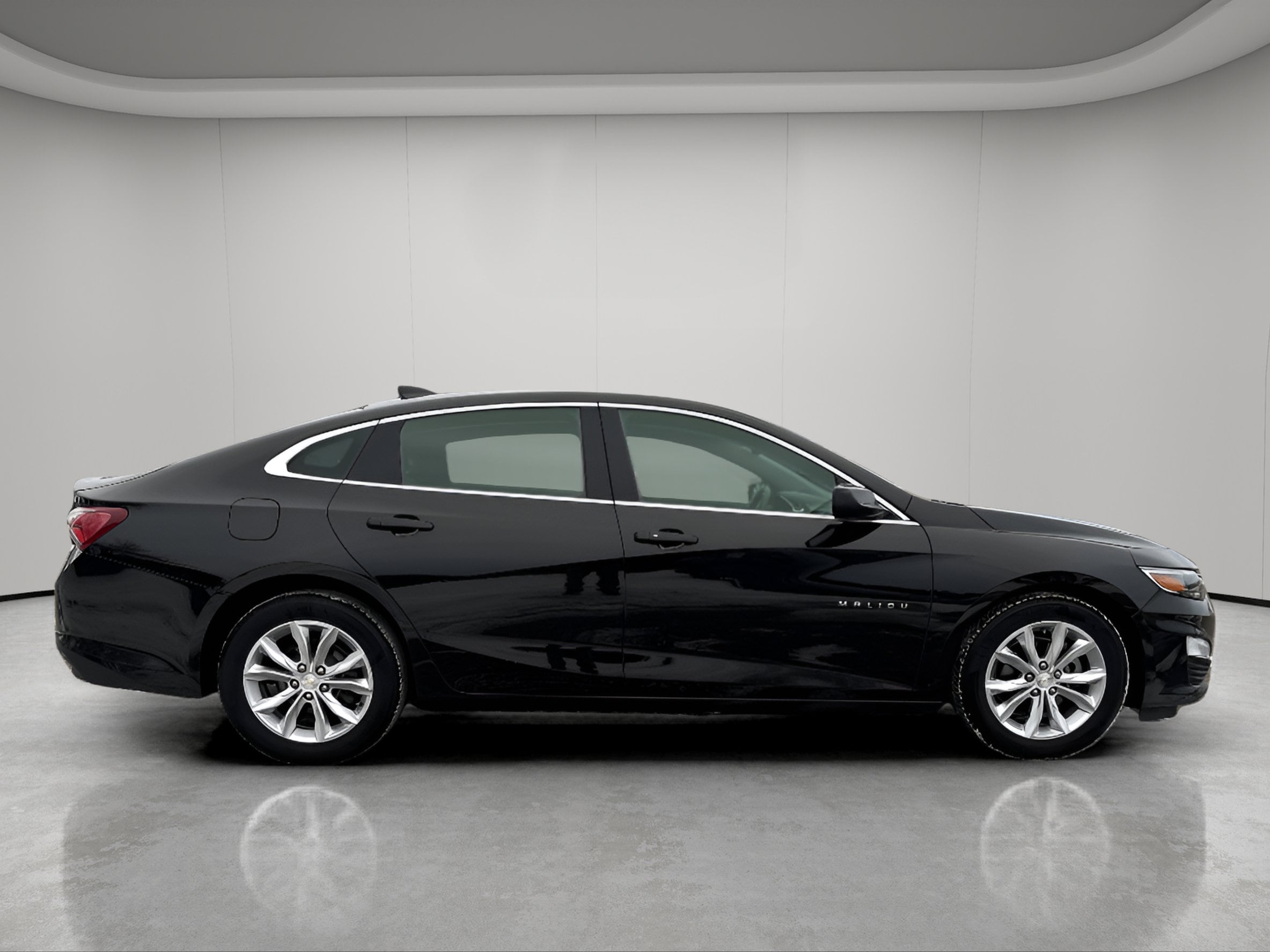 Used 2020 Chevrolet Malibu 1LT with VIN 1G1ZD5ST0LF000624 for sale in Bemidji, Minnesota