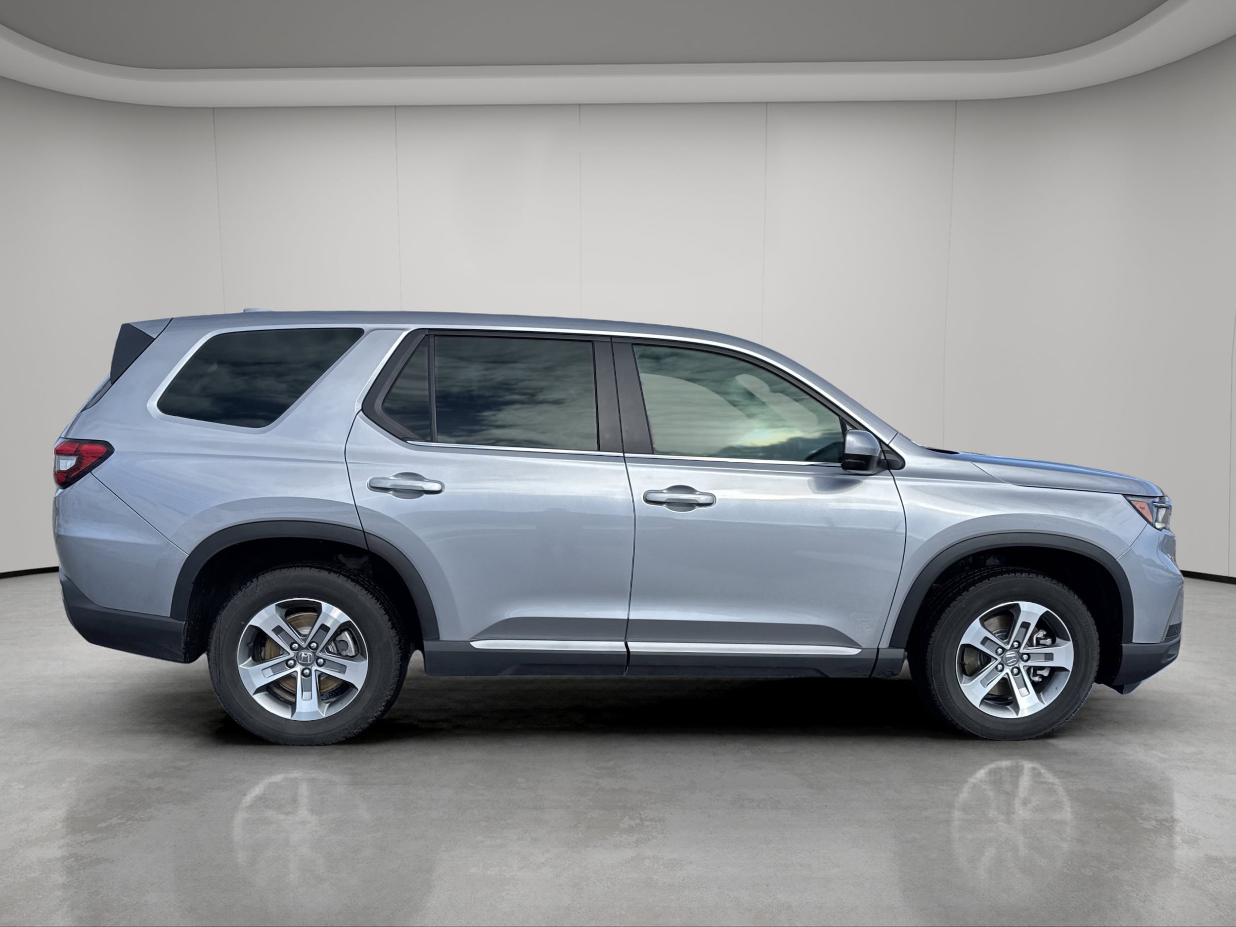 Used 2024 Honda Pilot EX-L with VIN 5FNYG1H57RB013573 for sale in Bemidji, Minnesota