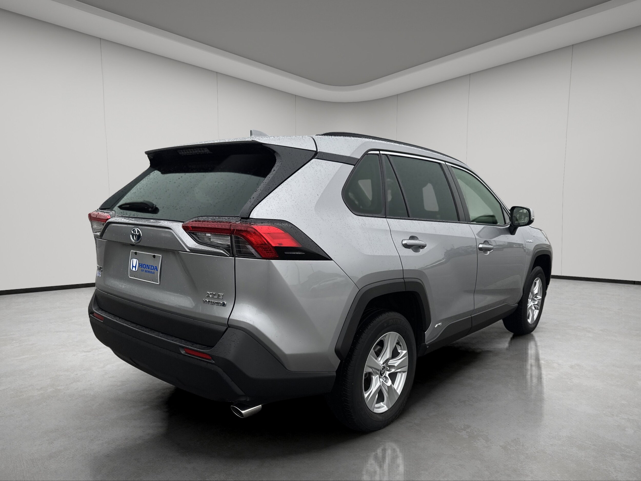 2020 Toyota RAV4 XLE photo 2
