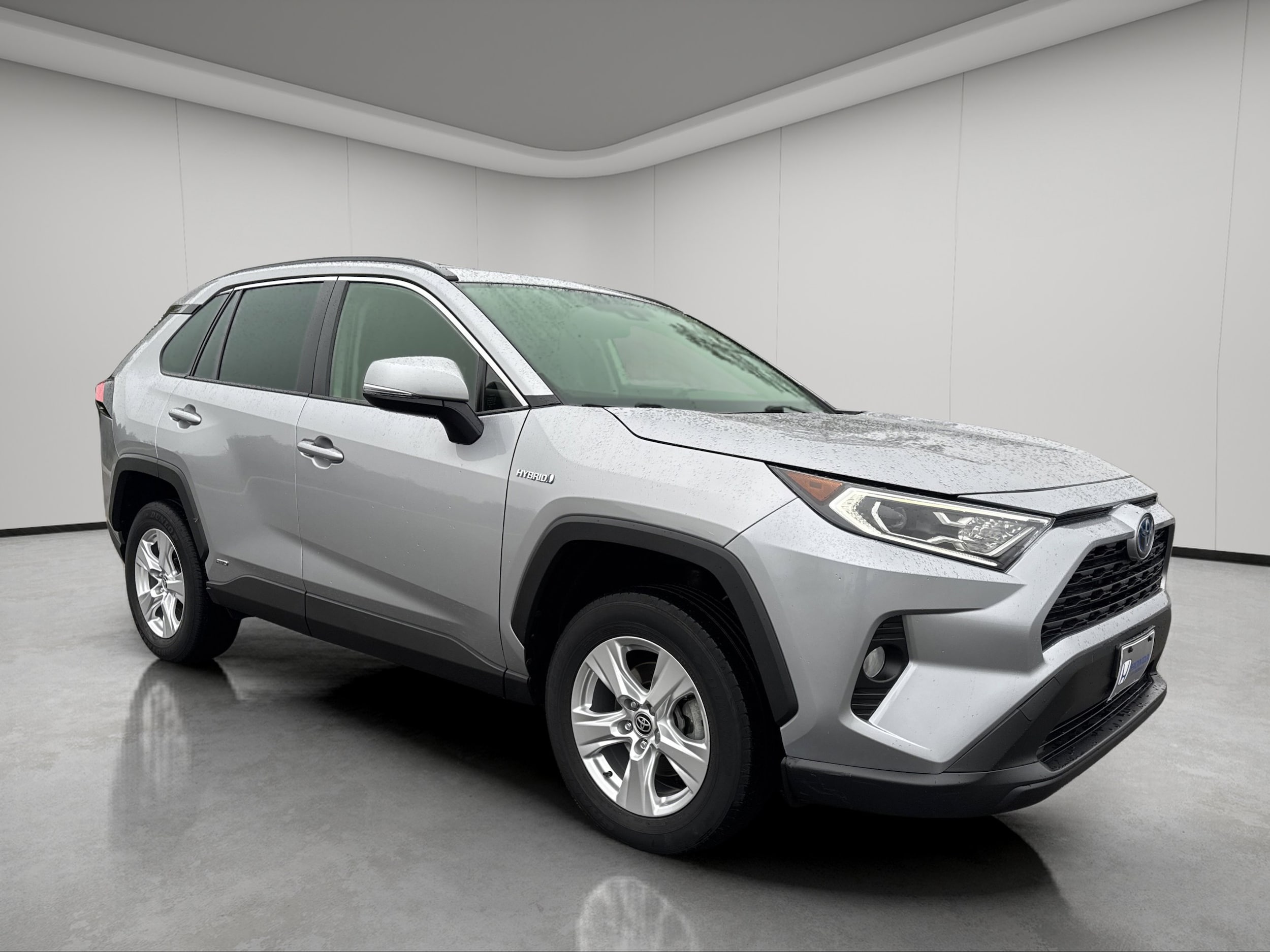 2020 Toyota RAV4 XLE's photo