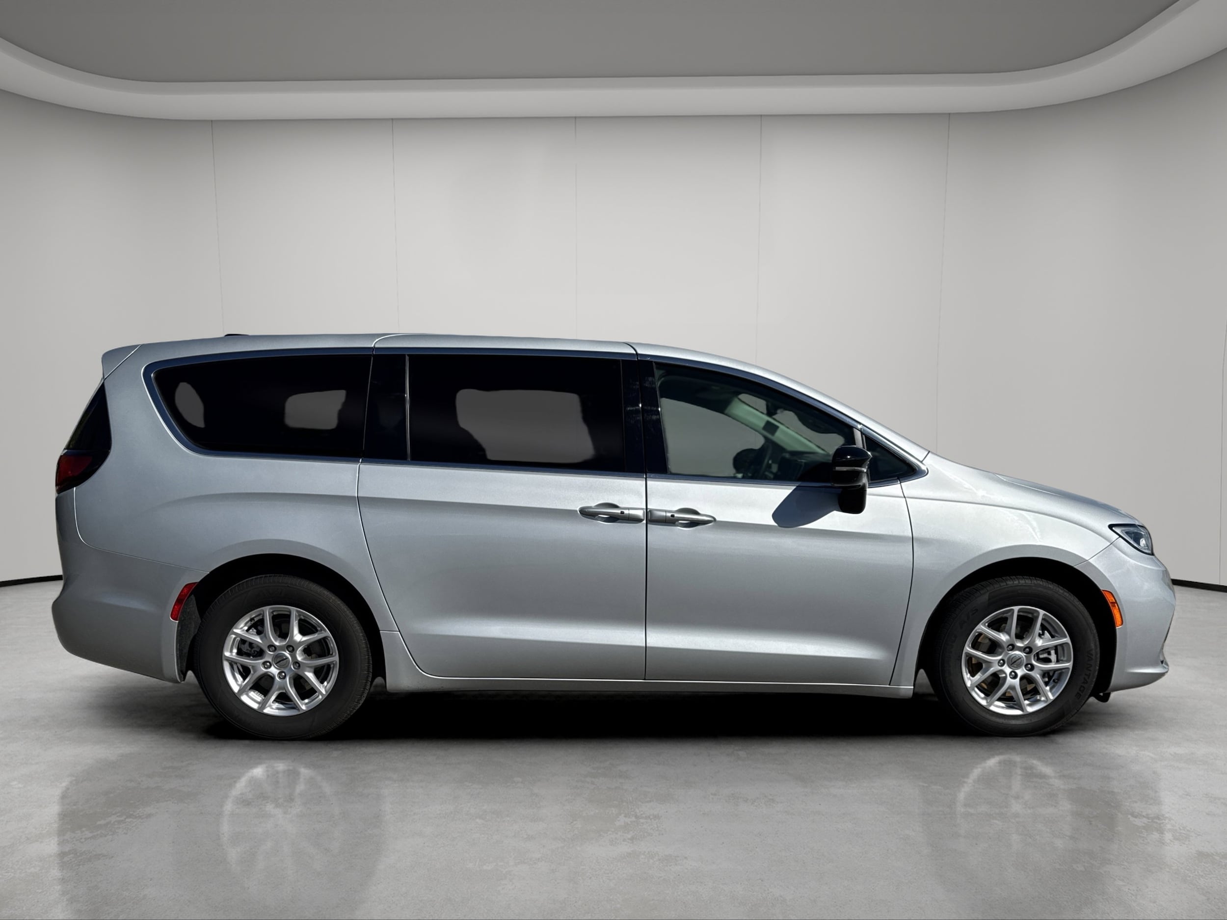Used 2024 Chrysler Pacifica Touring L with VIN 2C4RC1BG8RR129525 for sale in Bemidji, Minnesota