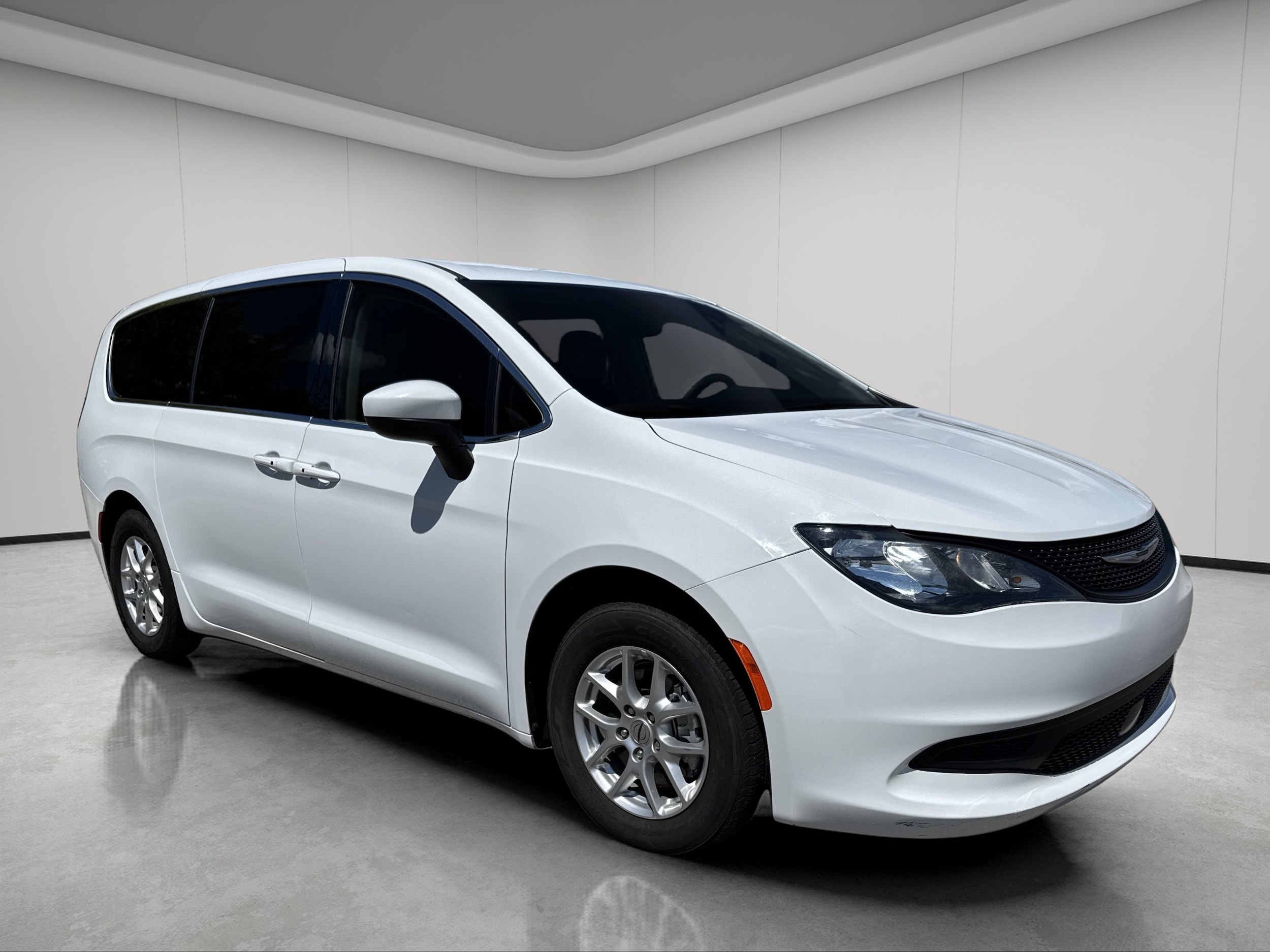 2023 Chrysler Voyager LX's photo
