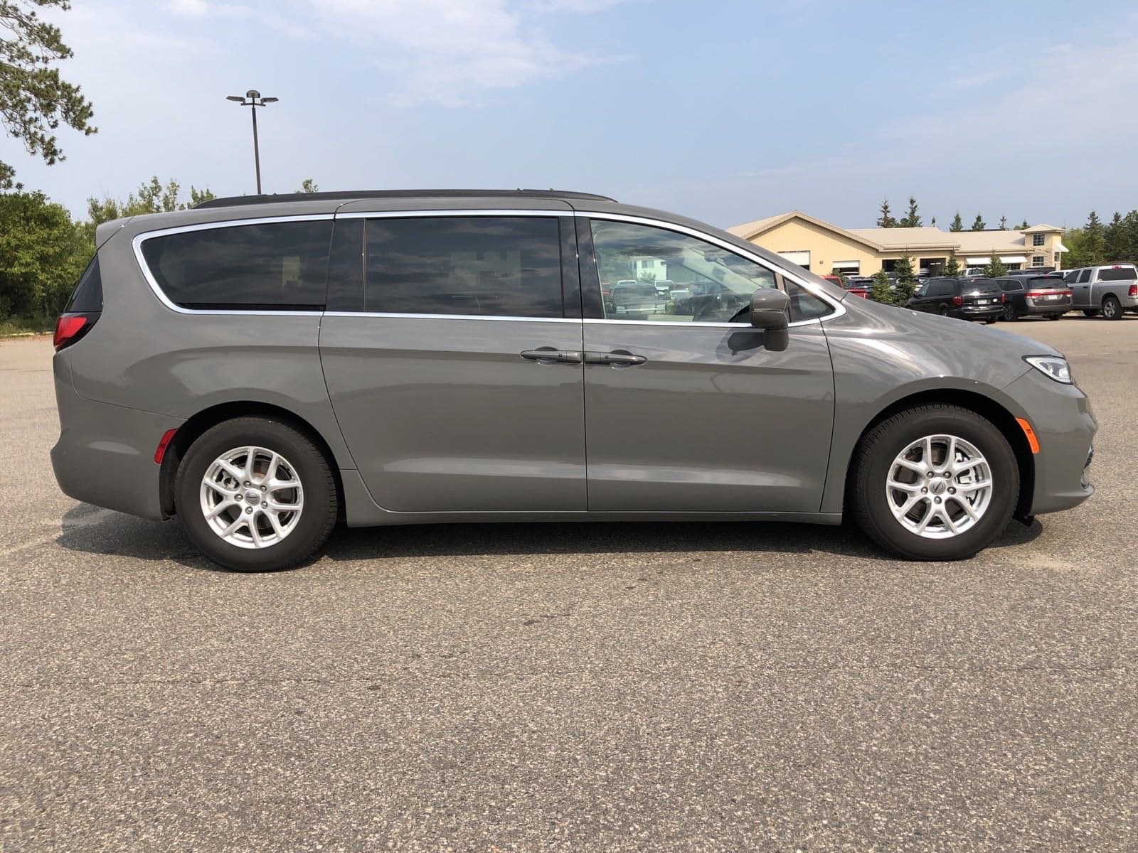 Used 2022 Chrysler Pacifica Touring L with VIN 2C4RC1BG7NR150750 for sale in Bemidji, MN